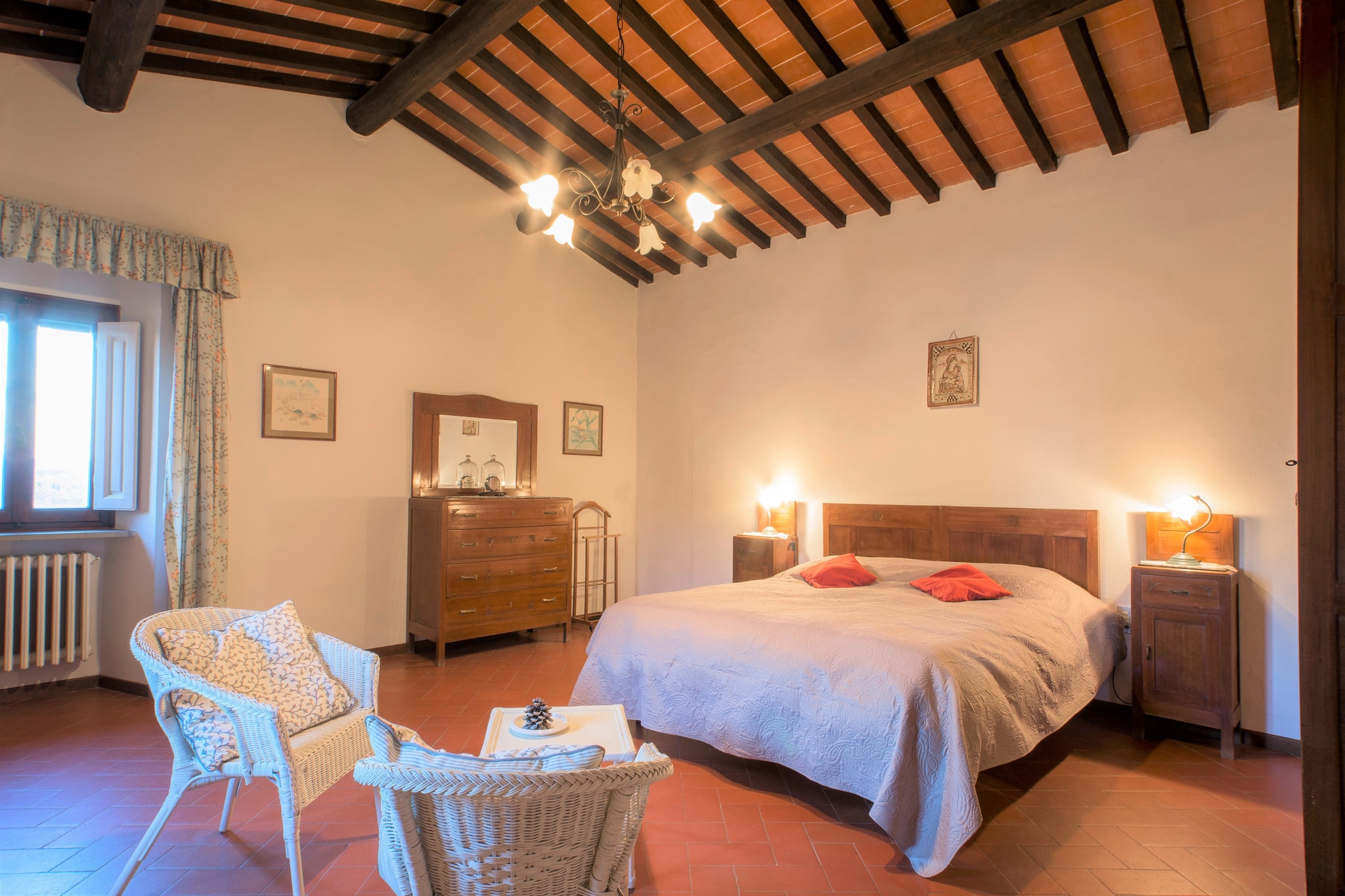 On the 1st floor: (Living room(TV(flatscreen, satellite), seating area), Large kitchen(dining table(6 persons), hob, electric kettle, boiling water tap, hood, coffee machine, oven, dishwasher, fridge), bedroom(double bed), bedroom(double bed), bedroom(single bed), bathroom(shower, washbasin, toilet, bidet))\n\ndining table, garden(private), garden(private, shared with other guests, fenced, illuminated, 10000 m2), sun loungers, BBQ, parking, parasol, swimming pool(shared with other guests, outside, fenced, 12 x  6 m., opened from May upto and including Sep), play equipment, table tennis table, plancha grill