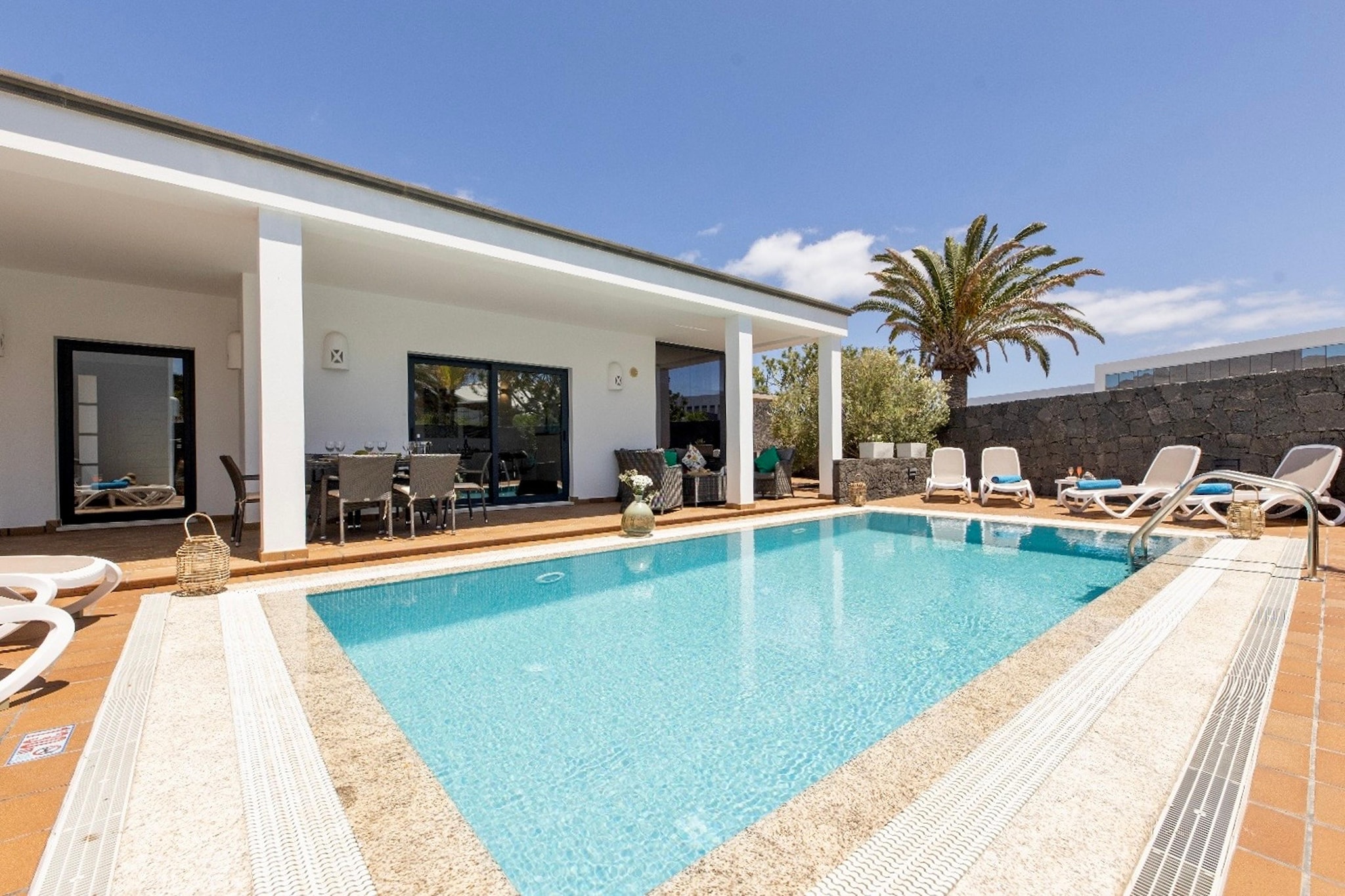 Villa A-Buitenkant zomer
