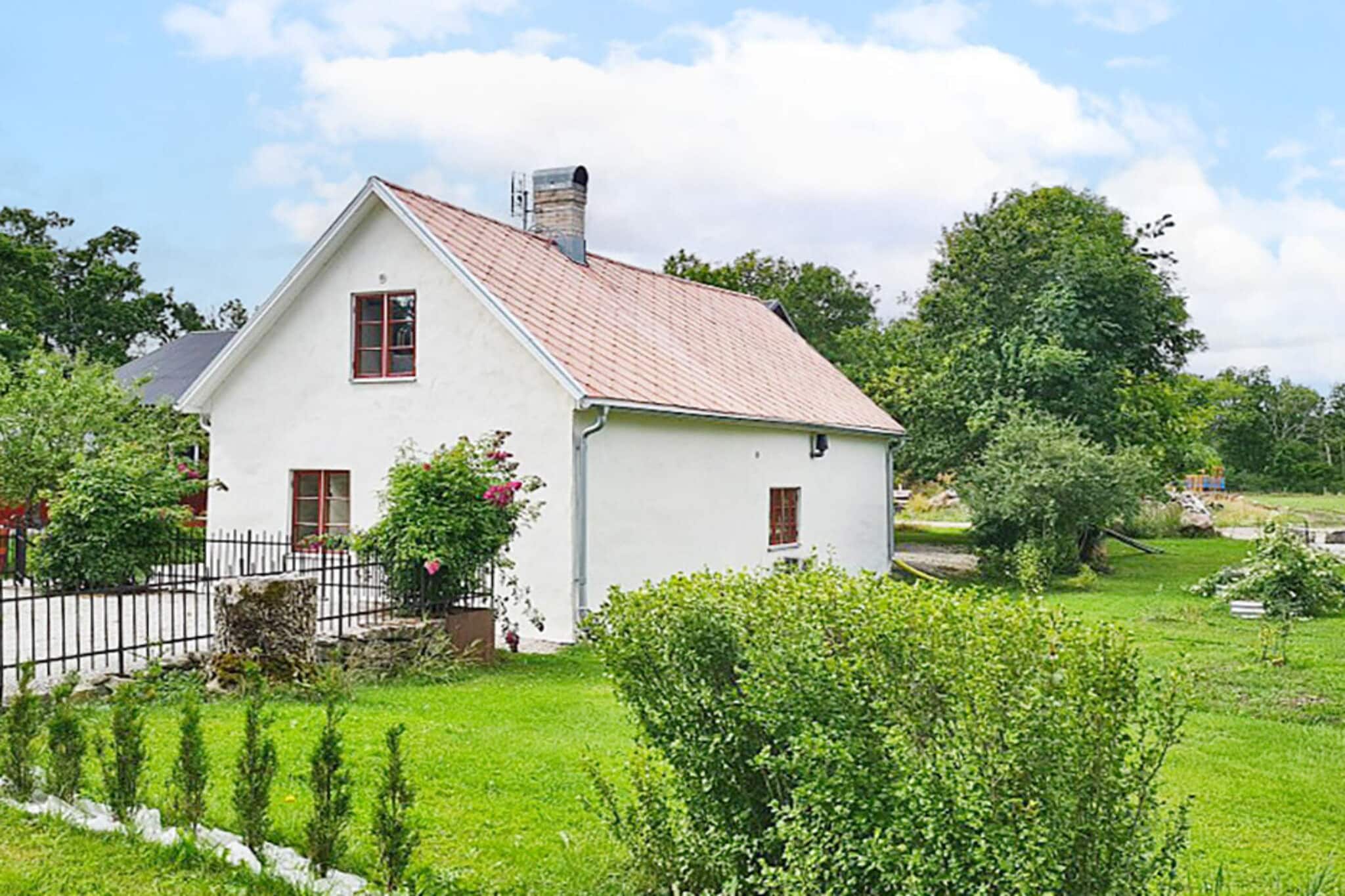 In a beautiful stone house on the summer idyll Gotland, you have the opportunity to enjoy a holiday you will soon forget! Here you live in a very nice house located in Boge on northeast Gotland, close to Slite which blooms during the summer with Gotland's only archipelago, Fårö, Åminne and so much more! Around here you can enjoy bathing places and environments that give a feeling of being abroad. Where the sand is as fine as powder, the beaches are endless and a nature that invites to nice excursion destinations, walks or why not try Gotland Bike Park for an exciting bike ride! Here you live in a house with an interesting history, where the areas of use have been many since the 1850s. A very homely house where the wood stove adorns the house in the middle of the open part between the kitchen and living room. Stylish stairs up to the upstairs hall where it is open down to the kitchen. From here you reach two soothing bedrooms with two beds in each room. On the entrance level you will also find a bathroom with toilet, shower and washing machine. On the plot you can enjoy the sun all day in nice outdoor furniture. Gravel front with stylish details and lawn on the back with lush shrubbery. Parking for two cars at the end of the house. On Gotland, there is much to explore from Fårö in the north to Hoburgen in the south. Only 4 km away you will find Slite, a real summer resort with sandy beach, restaurants, tennis courts, Gotland Bike Park, archipelago with boat trip to Enholmen, kayak rental and so much more. Here you can also take a sauna if desired. There are endless and nice beaches around here, some of them are Hideviken, Valleviken, St: Olofsholm, Åminne and Smöjen where you can choose to swim in the sea or in limestone quarries. Nearby is also Boges sculpture factory with stylish design and nice café, Boges Distillery and Strumpfabriken. For the food enthusiast, Vedugnen and Cantina Y Casitas are popular tips! Two musts on Gotland is an excursion to Visby to stroll along the Ring Wall and in the rose-strewn alleys, and go out to Fårö to see the famous rauks and swim on Sudersand and Ekeviken. A warm welcome to Sweden's paradise island!