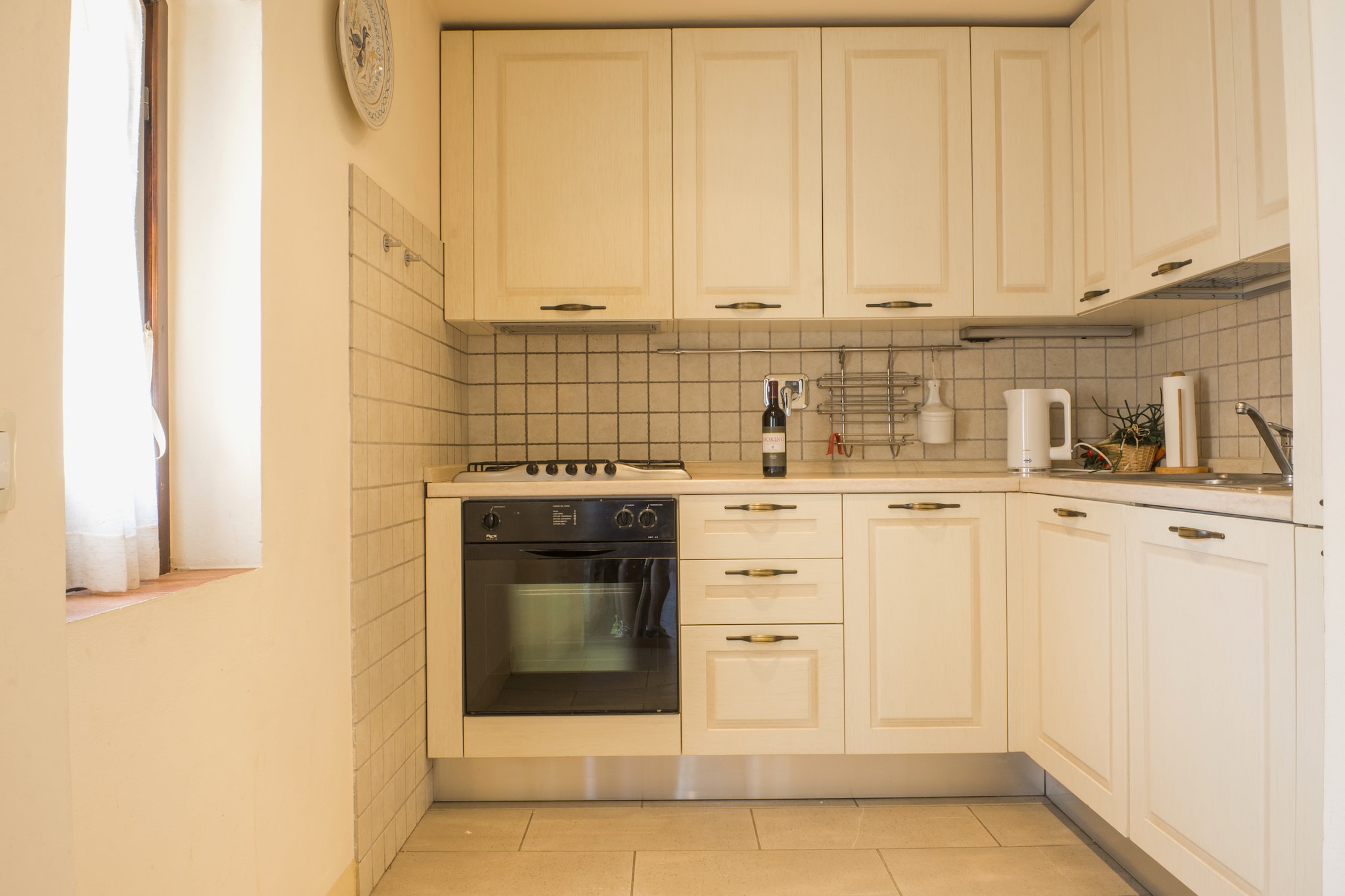 On the 1st floor: (Kitchen(hob, electric kettle, boiling water tap, hood, coffee machine, oven, dishwasher, fridge-freezer), Living/diningroom(TV(flatscreen, satellite), dining table, seating area), bedroom(single bed, single bed), bedroom(single bed, single bed), bedroom(single bed, double bed), bathroom(shower, washbasin, toilet, bidet), bathroom(shower, washbasin, toilet, bidet))\n\ndining table(7 persons), terrace(private, roofed), garden(private), garden(shared with other guests, fenced, illuminated, 10000 m2), garden furniture, sun loungers, BBQ(shared with other guests), parking, parasol, swimming pool(shared with other guests, outside, fenced, 12 x  6 m., opened from May upto and including Sep), play equipment, table tennis table, insect screens, plancha grill