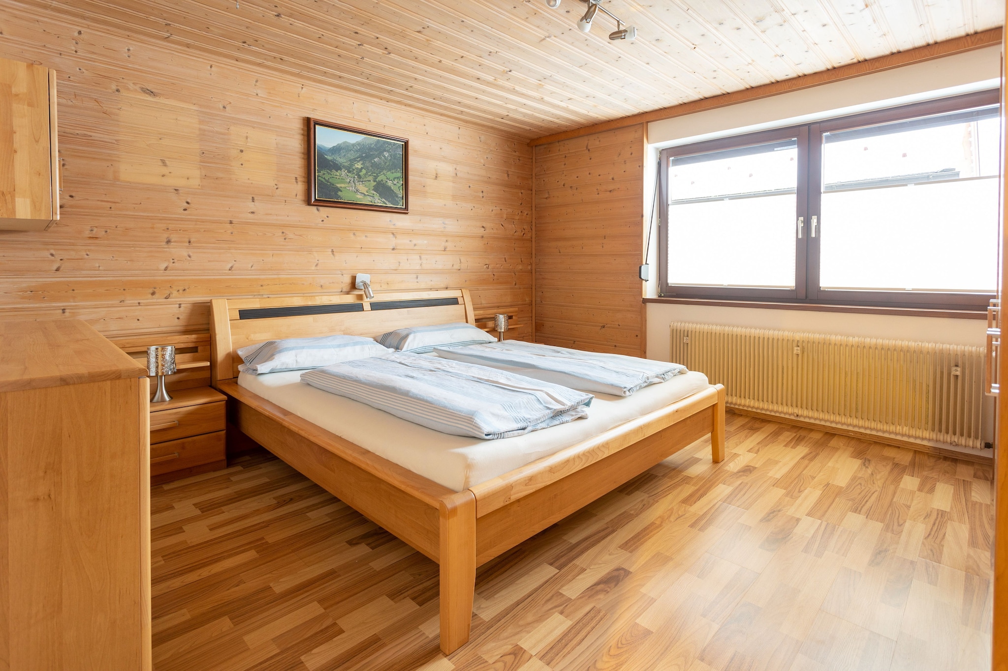 The national park community of Muhr is located in one of the loveliest side valleys of the Lungau in Salzburger Land. Your cosy apartment is on the ground floor of a well-maintained house. A terrace, garden and seating in the garden shed are among the many highlights of this beautifully situated apartment. In summer, a network of hiking trails lead to blooming alpine pastures, mountain peaks, waterfalls or to mountain lakes. In winter, Muhr is the starting point for the Murtal trail. There are also extensive opportunities for ice skating and curling, some with floodlights. Fans of ski touring and ice climbing are also sure to get their money's worth. Lungau's major ski areas are only a few kilometres away and can be easily reached by ski bus. Excursions include: Moosham Castle, Finstergrün Castle, Mauterndorf Castle, Ramingstein silver mine, Blasnerhof farm museum and much more. 
