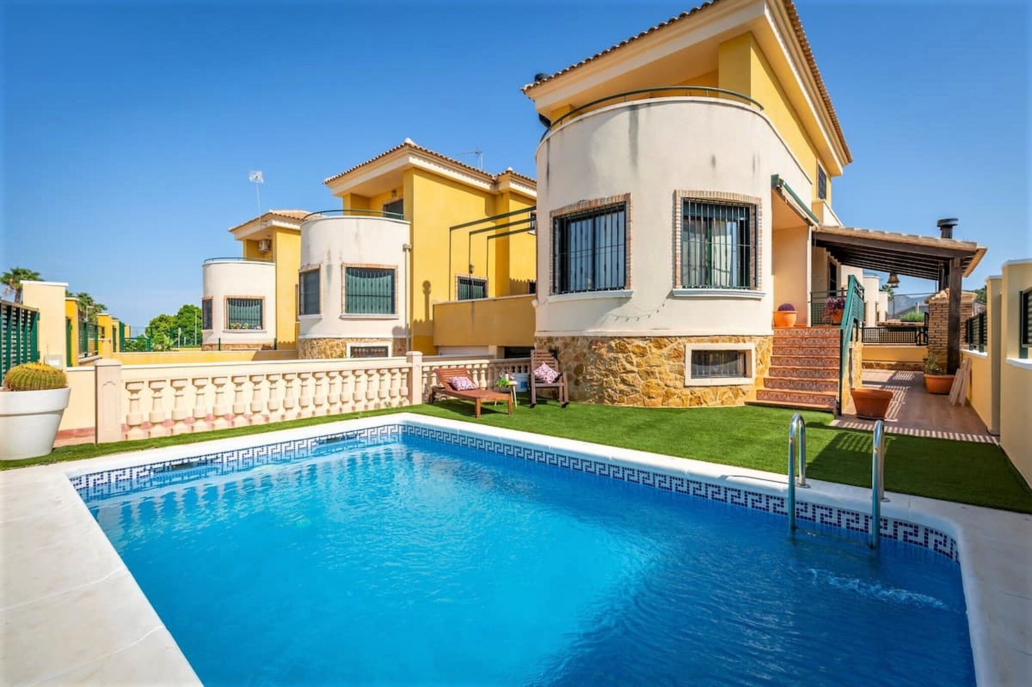 Prachtige villa in Benferri met een privézwembad