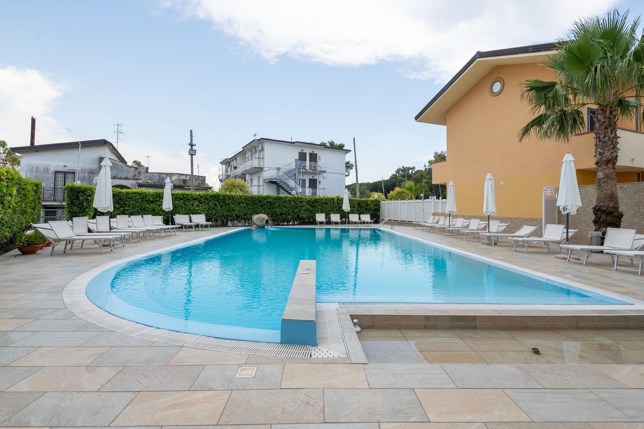 Sfeervolle villa in Paestum met gedeeld zwembad