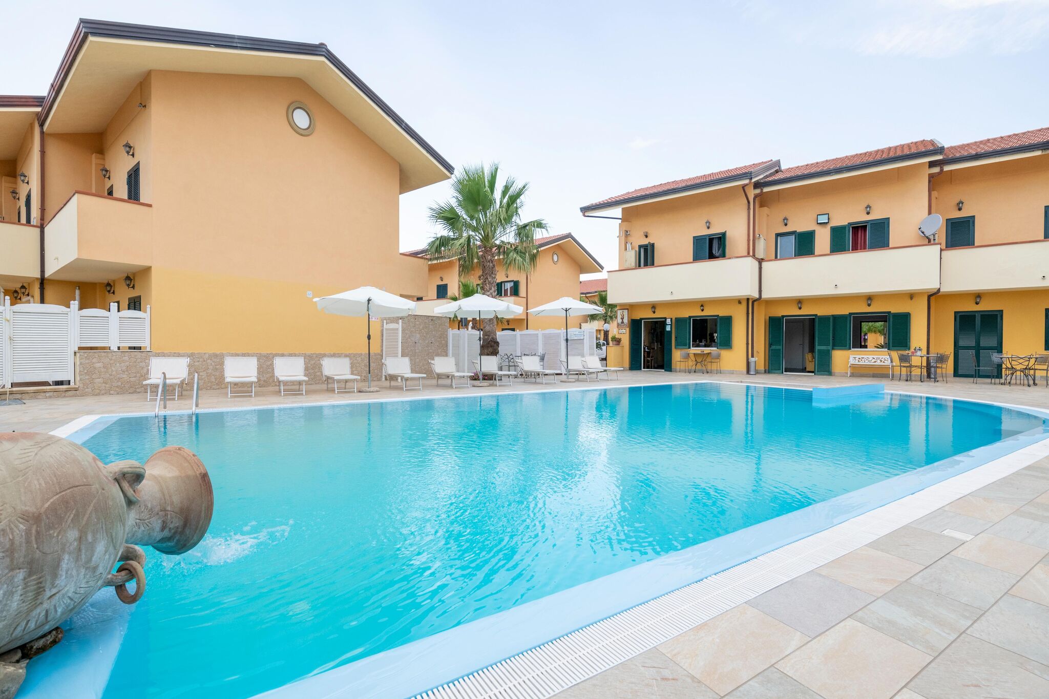 Sfeervolle villa in Paestum met gedeeld zwembad