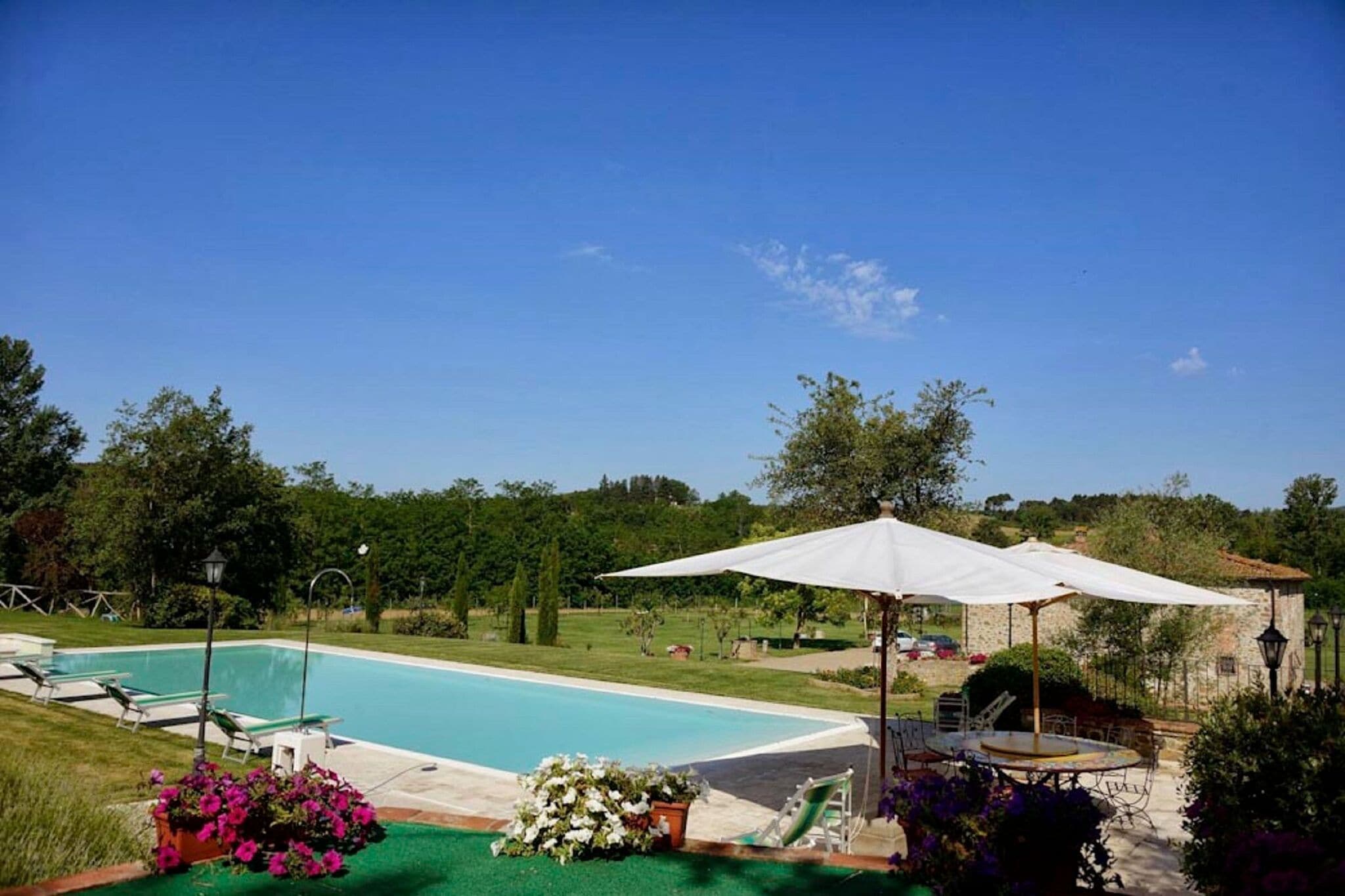 Authentiek vakantiehuis in Bucine met privézwembad