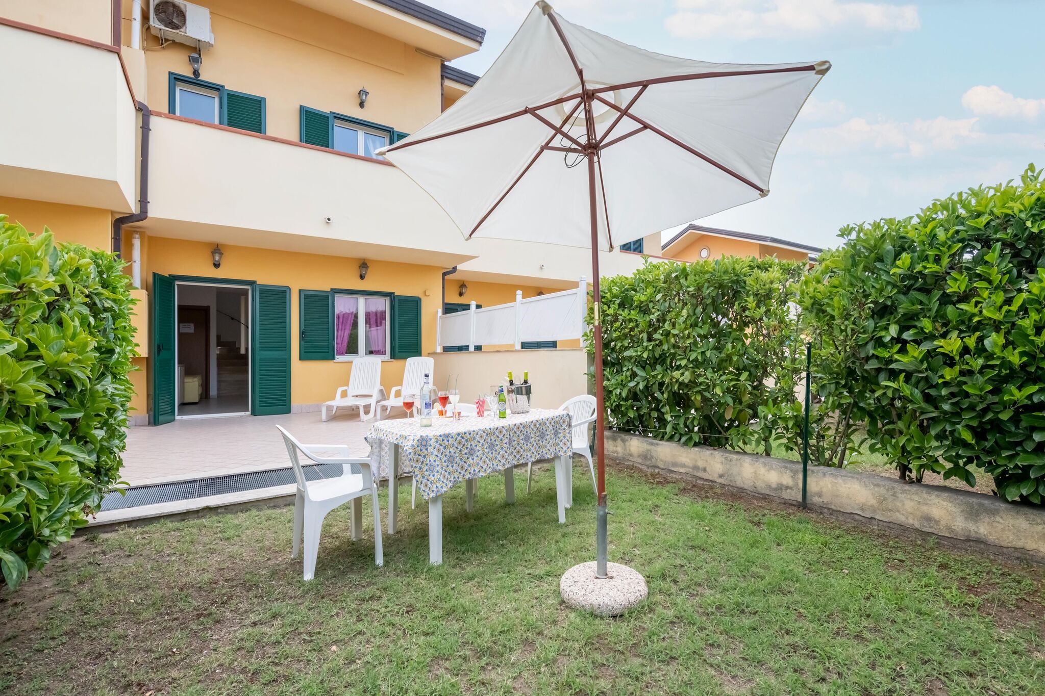 Comfortable Villa in Paestum with Shared Swimming Pool