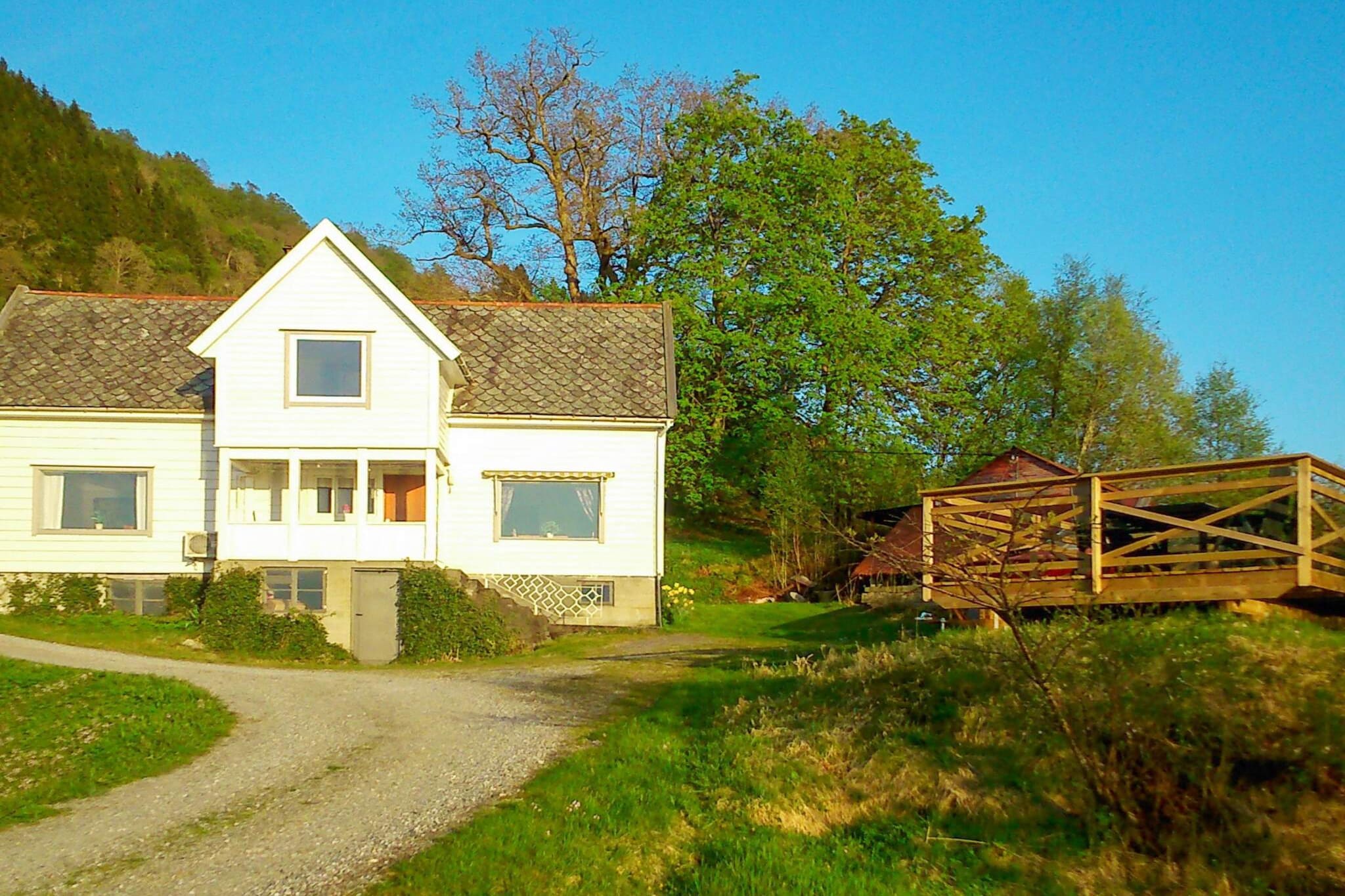 This beautiful, traditional holiday home/farmhouse on a disused farm has a great view of the fjord and sunset in the evenings. Built in the late 19th century, the holiday home was last modernized in 2013. It can accommodate 6 people. The house has 3 bedrooms, bathroom with underfloor heating and a terrace. Cable TV and internet available. The holiday home is located on Bysheim, on the inland island of Osterøy, and is over 100 years old. With its deep fjords, mountains, and valleys, Osterøy has been described as a "Norway in miniature". The holiday home offers a quiet and peaceful location with only a short way to Bergen and everything a big city can offer. Day trips to Voss, Hardanger, and Flåm from Bergen. Great opportunities for mountain hikes on Osterøy, and if you are interested in culture, you can visit Ole Bull's holiday home on Valestrand, Osterøy Museum, and the medieval church in Hamre. Loneelva is located about 4 km from the holiday home, with salmon up to 2 kg and sea trout up to 1 kg.