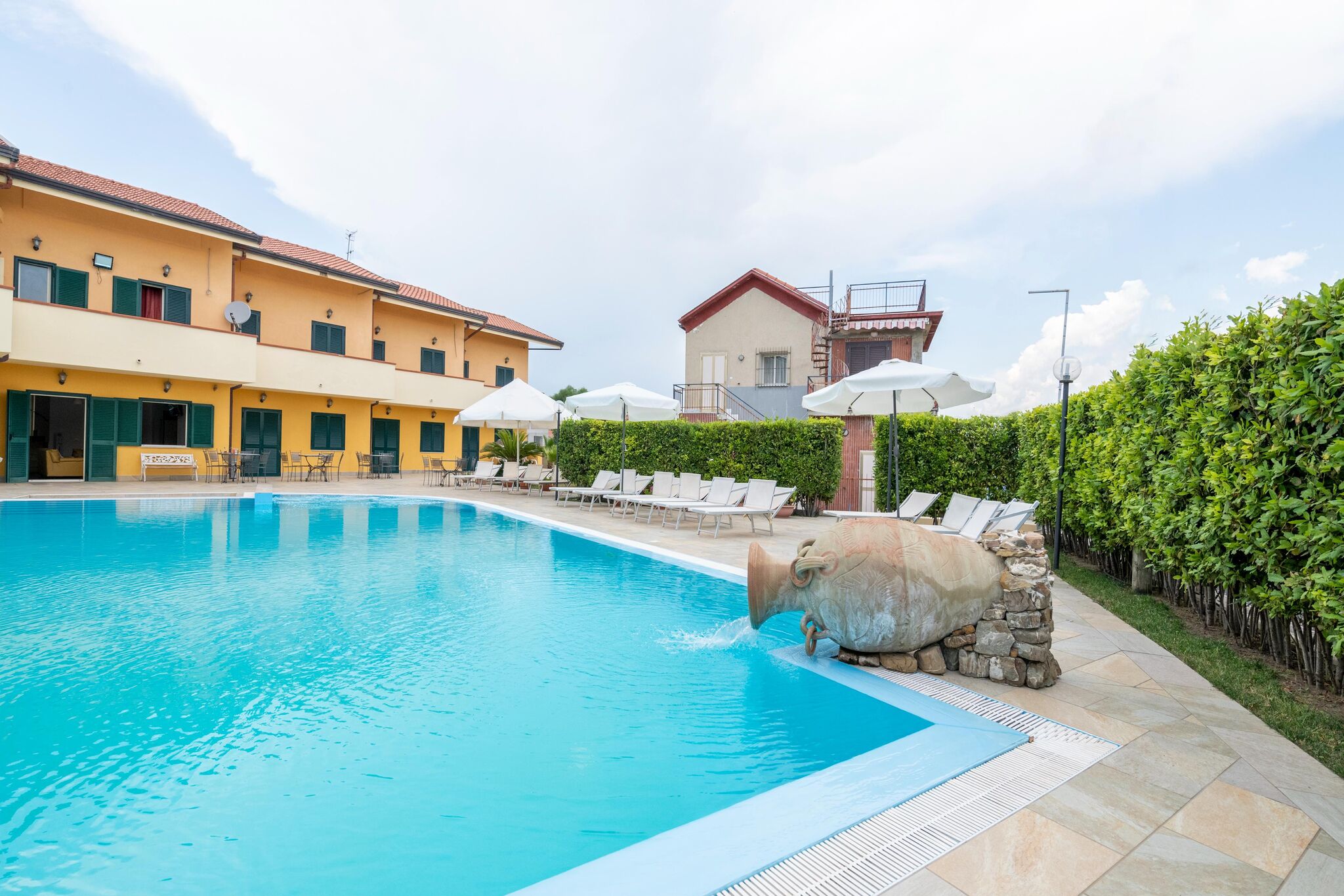 Mooie villa in Paestum met gedeeld zwembad