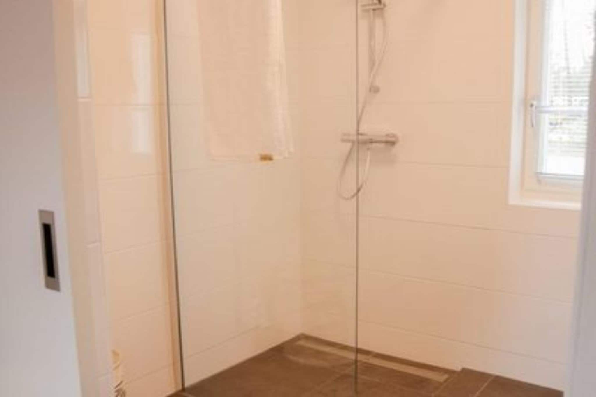 Villa Wellness 4 - Badezimmer