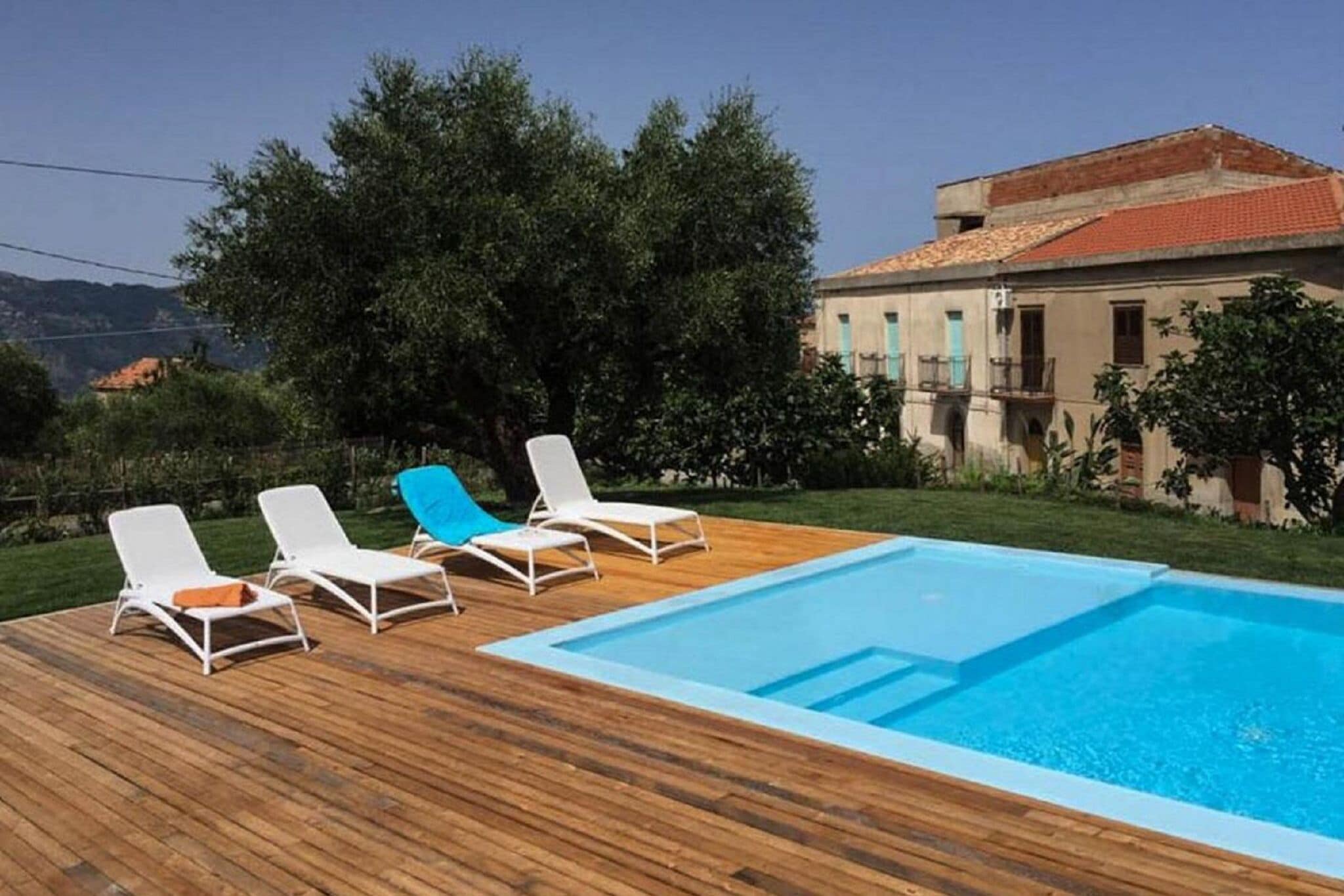 Entzückende Villa in Naso mit privatem Swimmingpool