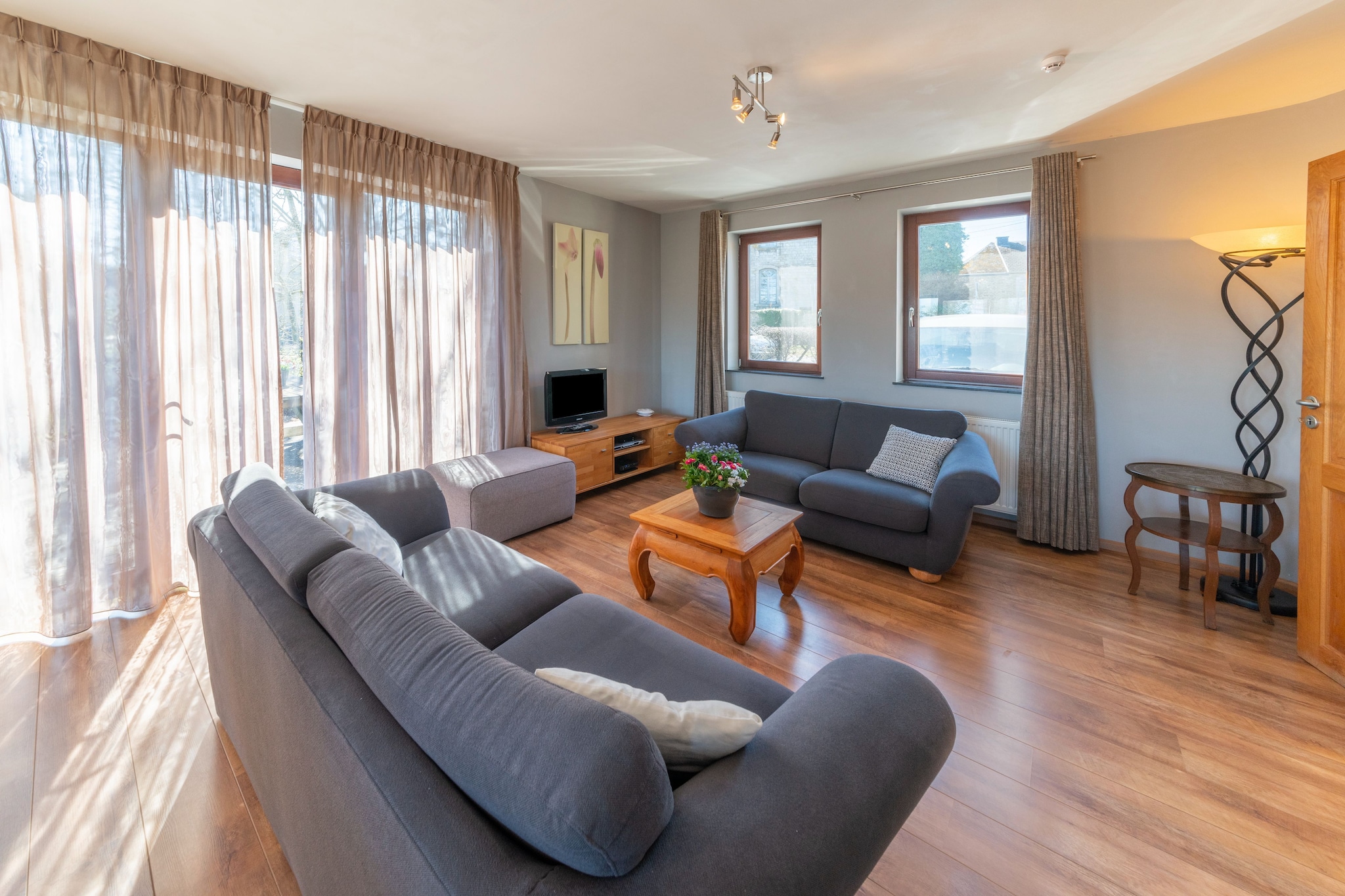 An optional utilities and service fee of EUR 322,00 will be charged before your arrival. Details are given below.<br> This inviting villa in Borlon offers a peaceful retreat just 5 km from the charming town of Durbuy, known as the smallest city in the world. Perfect for families or groups, the property is surrounded by nature and close to attractions like the scenic River Ourthe, the lush Borlon Woods, and the majestic Château de Petite Somme. Golf enthusiasts can tee off at the nearby Golf de Durbuy or Five Nations Golf Club, while history lovers will enjoy exploring Durbuy's cobbled streets and medieval architecture. The villa spans multiple floors and features four bedrooms, three bathrooms, and a cozy sitting room with TV. The fully equipped kitchen includes a coffee machine, oven, microwave, dishwasher, and juicer. A playroom with table football, a washing room with laundry facilities, and child-friendly amenities like a crib and high chair make it ideal for longer stays. Outdoors, guests can relax on the terrace, enjoy meals in the garden with barbecue, and take in the serene surroundings. Dining options nearby include La Bru'sserie for refined Belgian cuisine, Restaurant Victoria for classic European dishes, and Brasserie du Five Nations for a relaxed meal after a round of golf. <br><b> Optional Utilities & Service Package </b><br><b> An optional utilities and service package of EUR 322,00 </b> can be selected prior to your arrival. You will receive a separate communication with the payment link should you wish to include it.<br>This package ensures a seamless stay and conveniently covers services such as final cleaning, utility consumption, service support, and protection against minor damages or incidental costs during your stay.<br>Guests who prefer may manage these services independently, provided the property is returned in good order at check-out.