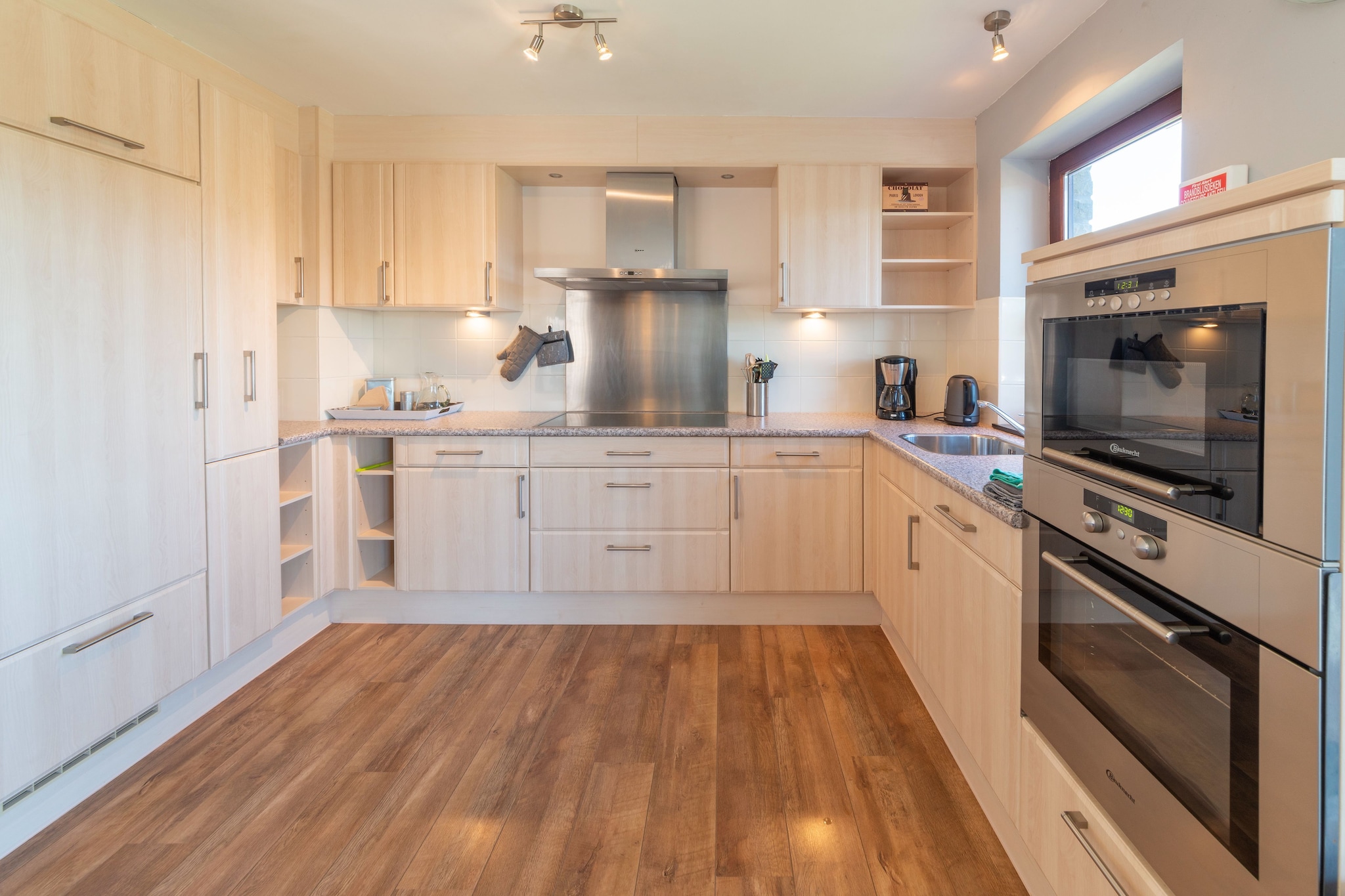 Ground floor: (Entrance, Sitting room(TV, seating area), dining room(dining table), Kitchen(electric kettle, coffee machine(filter), oven, microwave, dishwasher, fridge, Juicer), bedroom(double bed), bathroom(bath tub, shower, washbasin), toilet(toilet))\n\nOn the 1st floor: (bedroom(double bed), bedroom(double bed), bedroom(single bed, double bed), bathroom(bathtub with shower, washbasin), toilet(toilet))\n\nBasement: (bathroom(shower), toilet(toilet), washing room(tumble dryer, washing machine), playroom(table football))\n\nterrace, garden, garden furniture, BBQ, parking, changing mat, table football, high chair, crib(free)