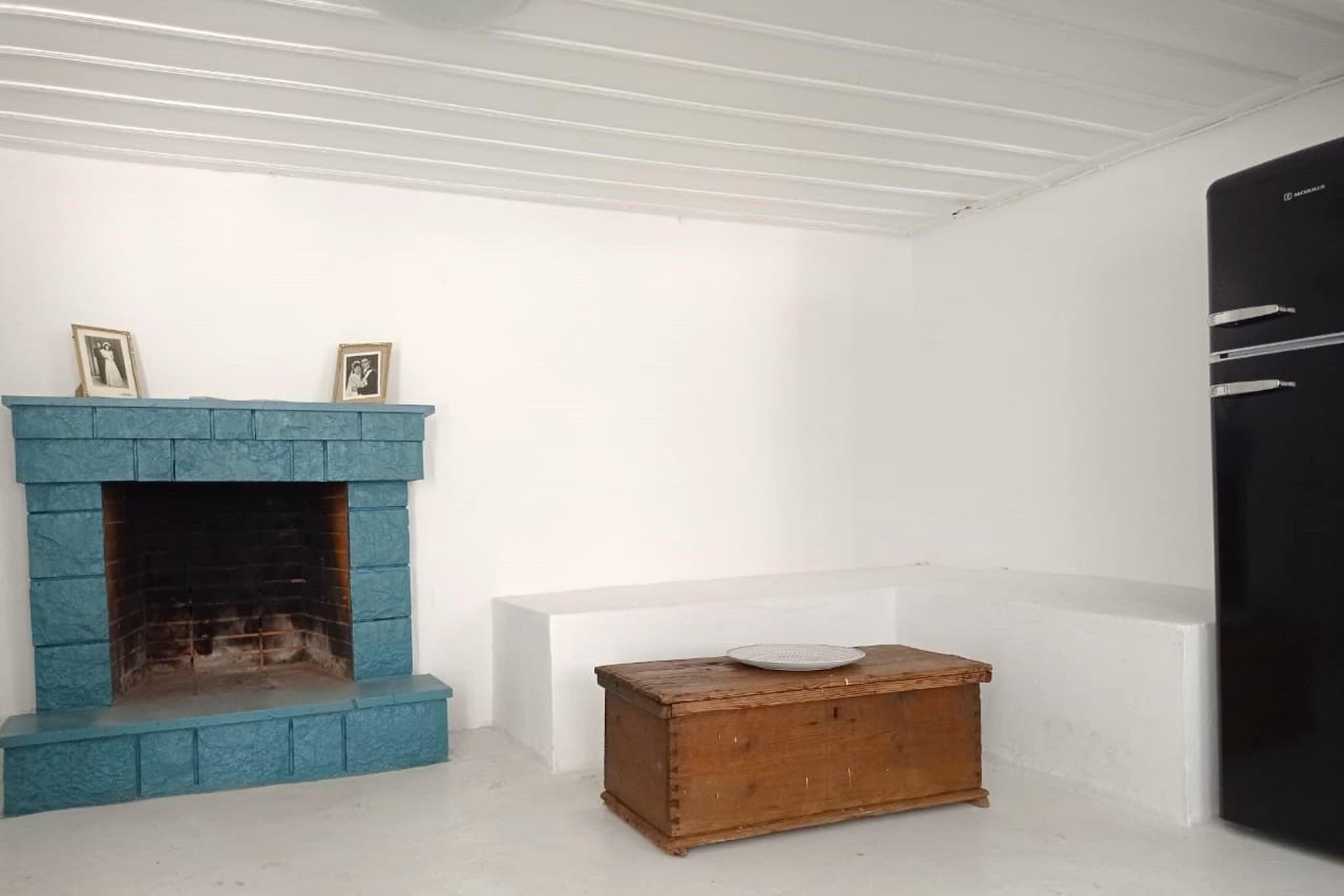 Stay in this charming residence, blessed with a fantastic location, within walking distance of the sea. It is very suitable for sunny holidays with family or friends.
Start your vacation days with a walk along the coast or visit the picturesque centers of nearby villages. You can get fresh bread rolls from the bakery, a stone's throw from the holiday home, and there is a wide range of cozy restaurants in the immediate vicinity.
The accommodation has a lovely garden in which you can wake up peacefully in the morning before the day starts. Air conditioning in the living room provides cooling on hot summer days and you can prepare delicious dishes in the kitchen.