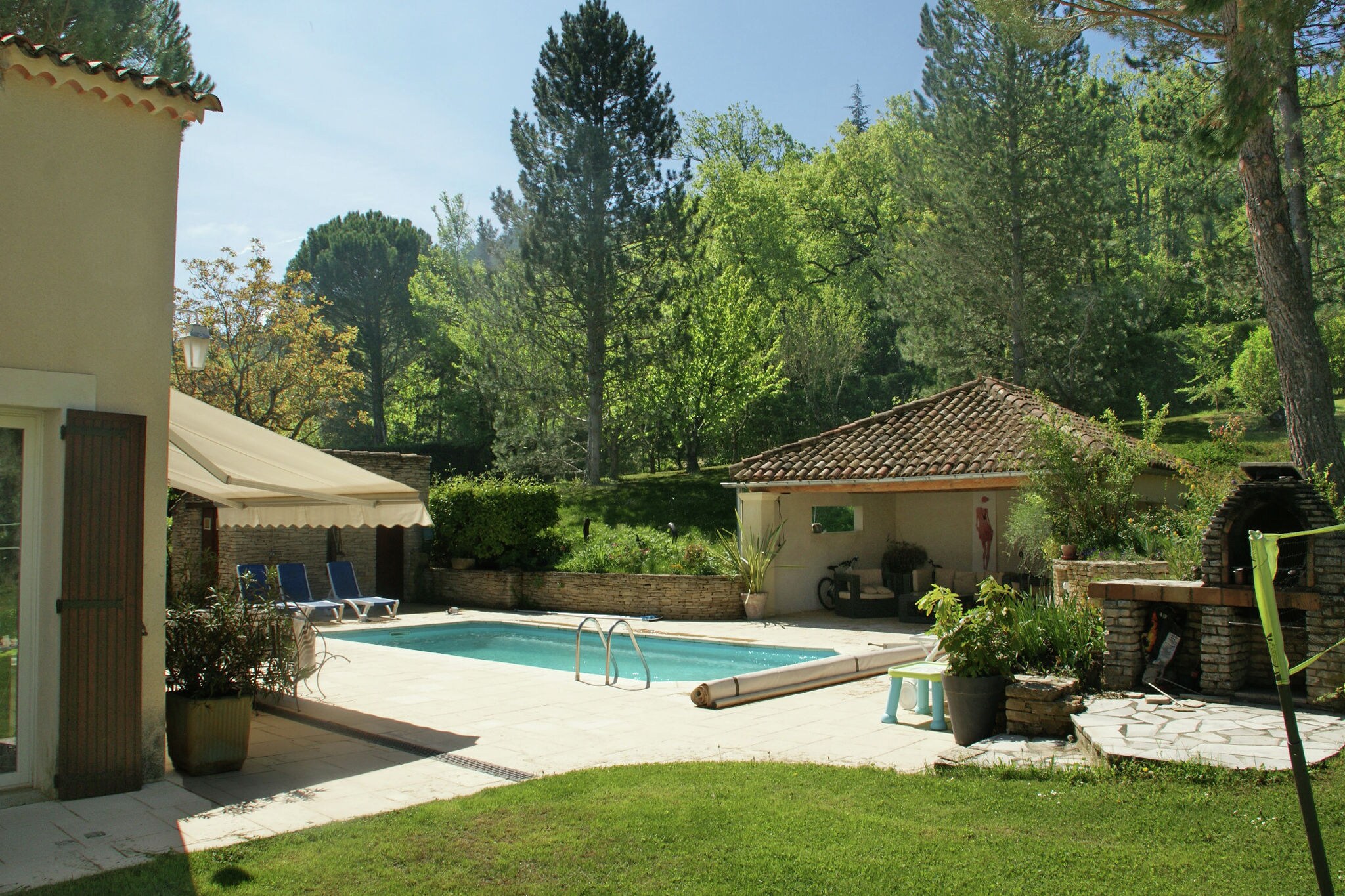 Charming Provencal villa with private pool and panoramic view.