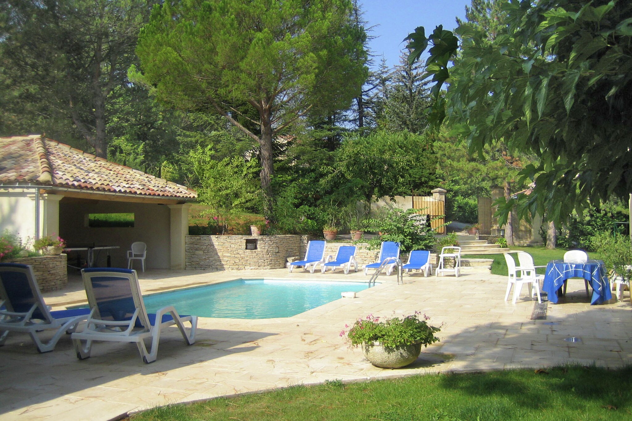 Sfeervolle, Provençaalse villa met privézwembad en weids uitzicht