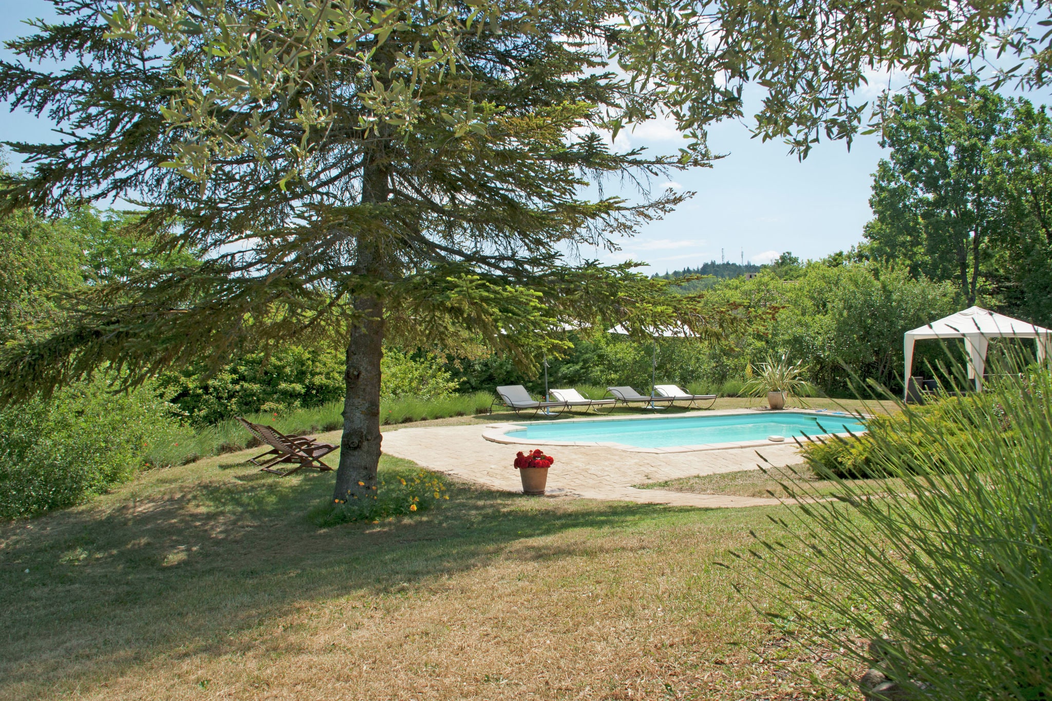 Rustikale Villa mit Swimmingpool in Cereste, Frankreich