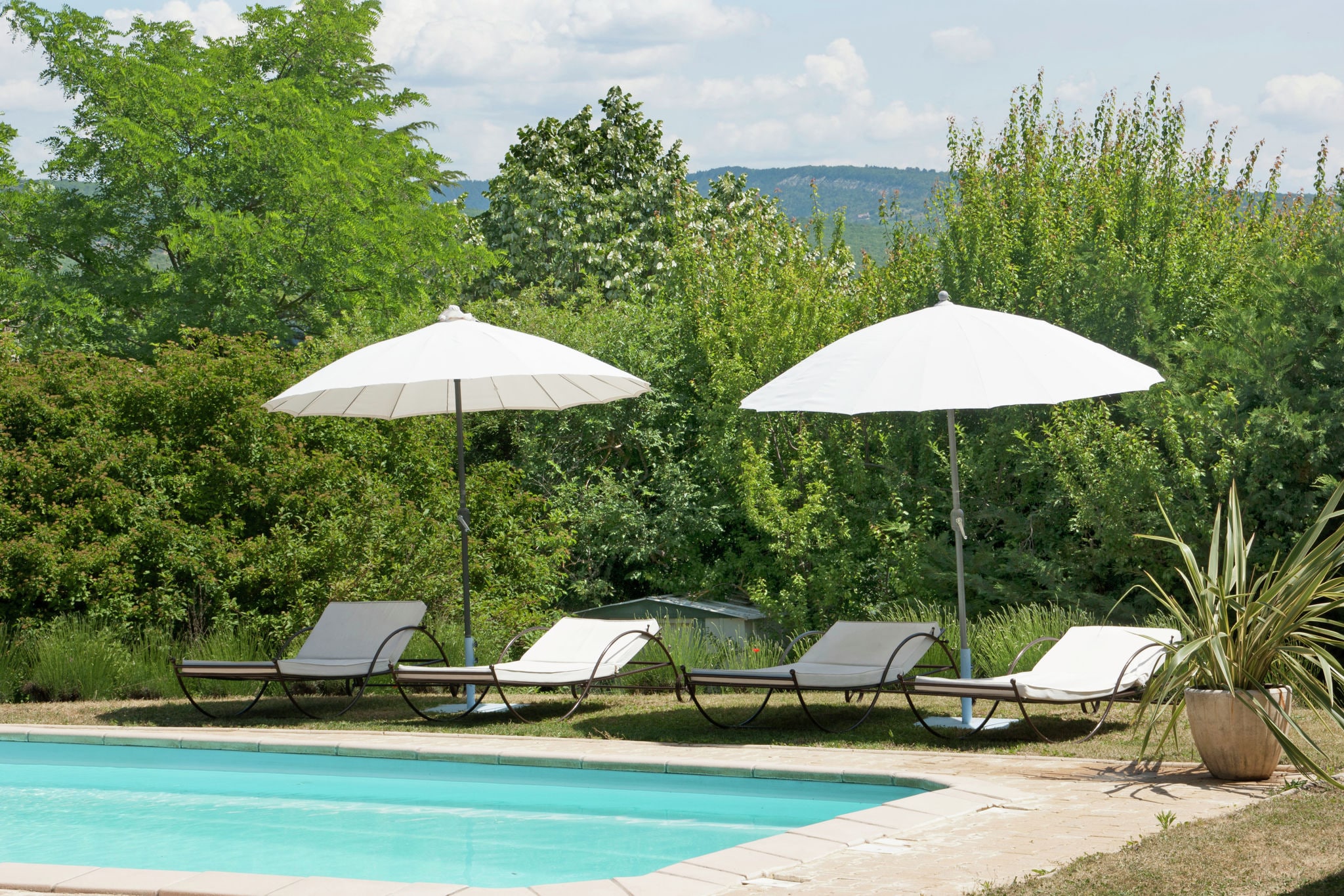 Villa rustique avec piscine à Cereste, France