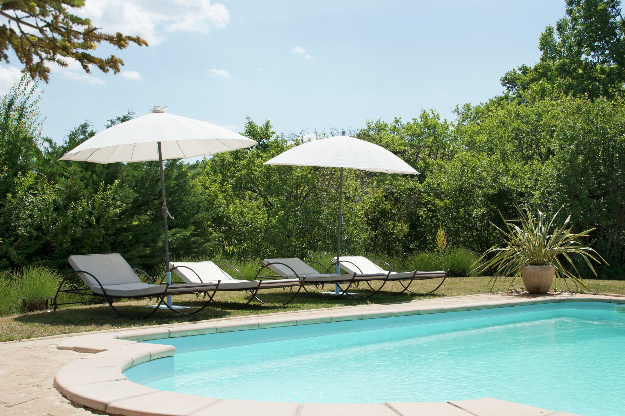 Provençaalse villa met verwarmbaar privézwembad en weids uitzicht, 2 km van dorp