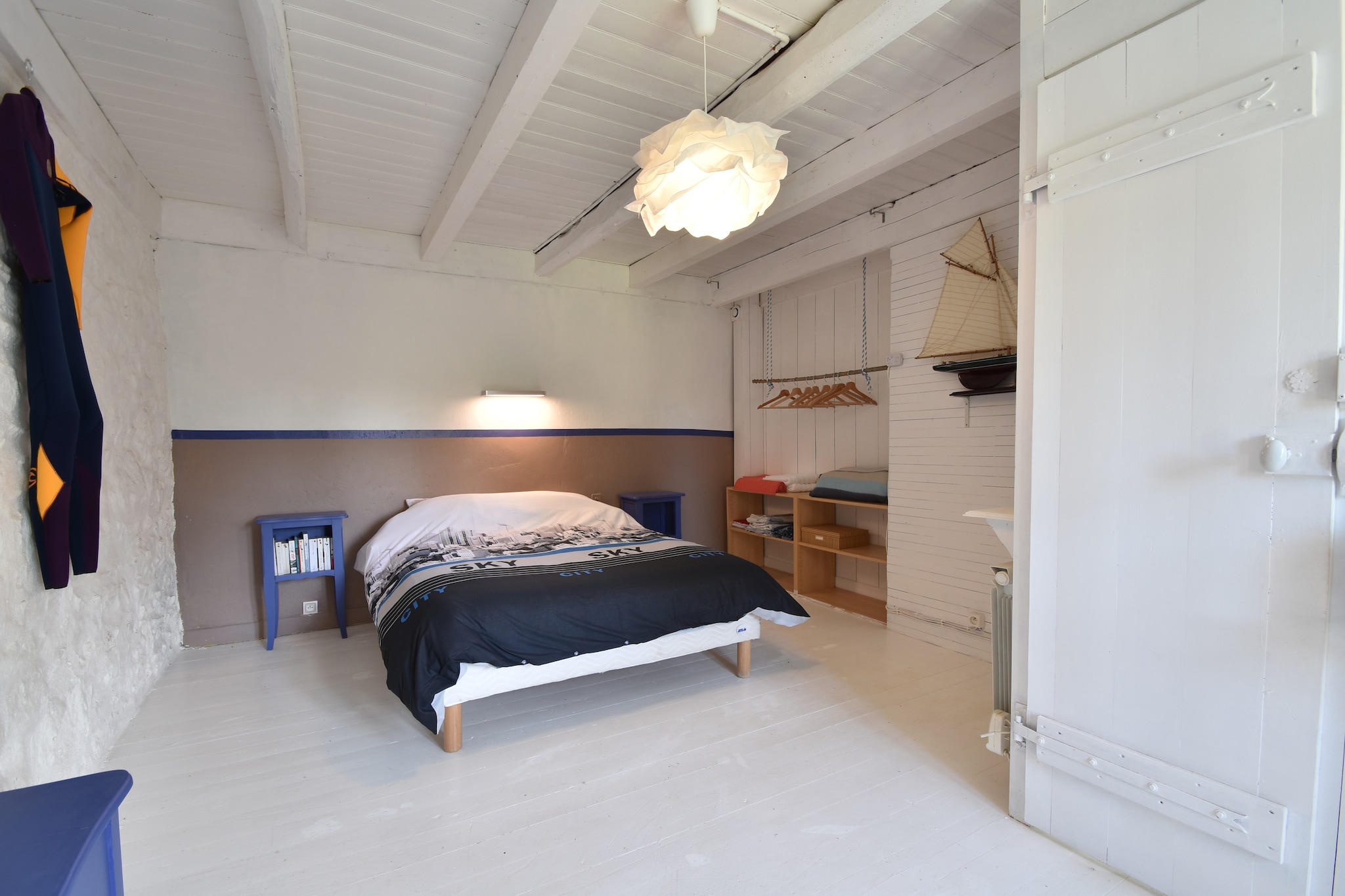 Ground floor: (Kitchen(electric kettle, cooker, coffee machine, oven, grill, microwave, dishwasher, fridge-freezer, tumble dryer, washing machine), Living/diningroom(TV, stove(wood)))\n\nOn the 1st floor: (bedroom(double bed(140 x 200 cm)), bedroom(double bed(140 x 200 cm)), bathroom(shower, washbasin, toilet), Landing)\n\nOn the 2nd floor: (bedroom(double bed or 2 single beds), Landing)\n\nheating, terrace(roofed), garden(private, fenced), garden furniture, BBQ, children\'s bed, high chair