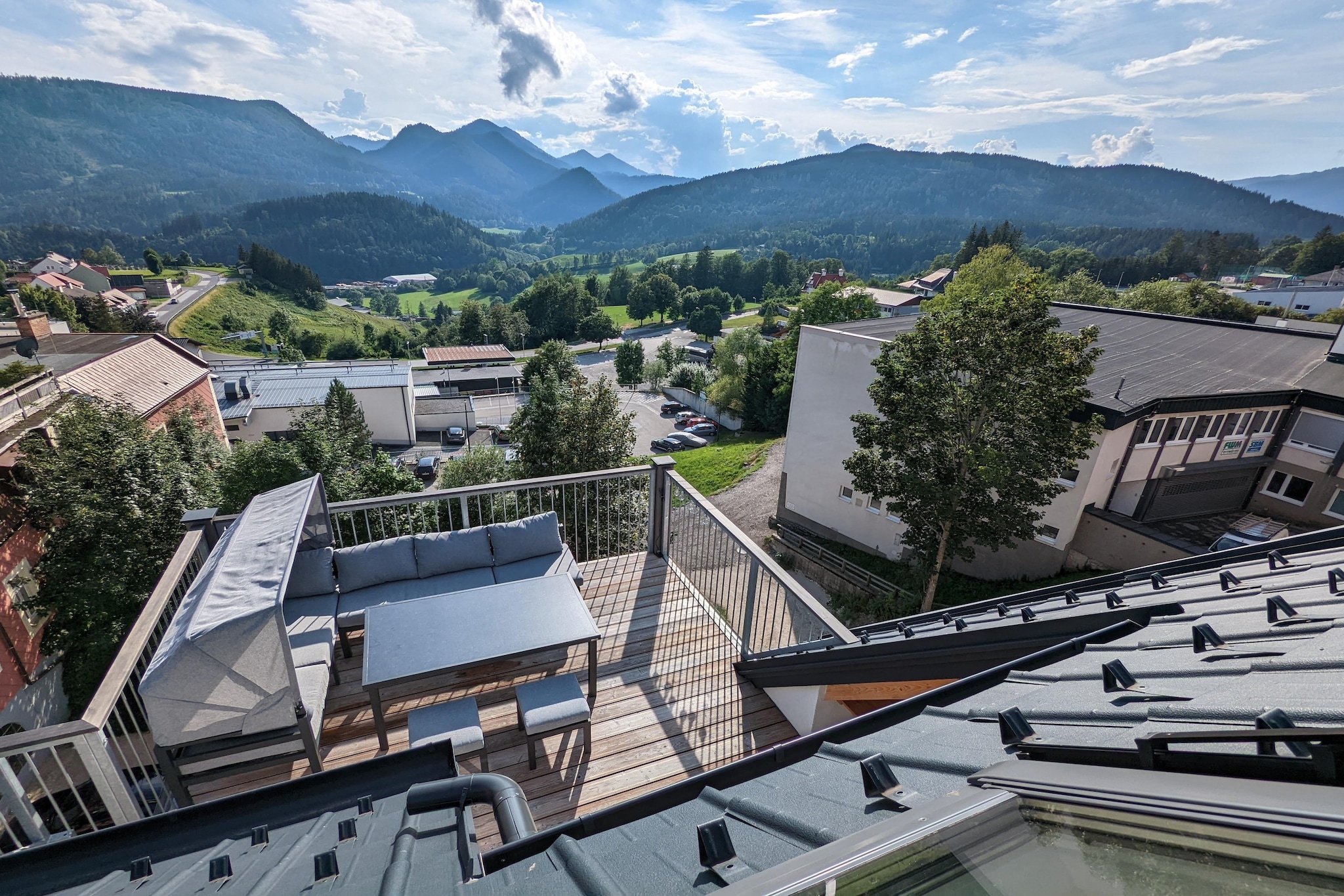 On the 3rd floor: (Living room(double sofa bed(140 x 200 cm), TV, dining table, fridge), Kitchen(stove, cooker(4 ring stoves, ceramic), coffee machine(cups), oven, dishwasher, washbasin), bathroom(shower, washbasin, toilet, washing machine))\n\nOn the 4th floor: (bedroom(double bed(160 x 200 cm)), bedroom(double bed(160 x 200 cm)))\n\nwashing machine, heating, terrace, BBQ, parking