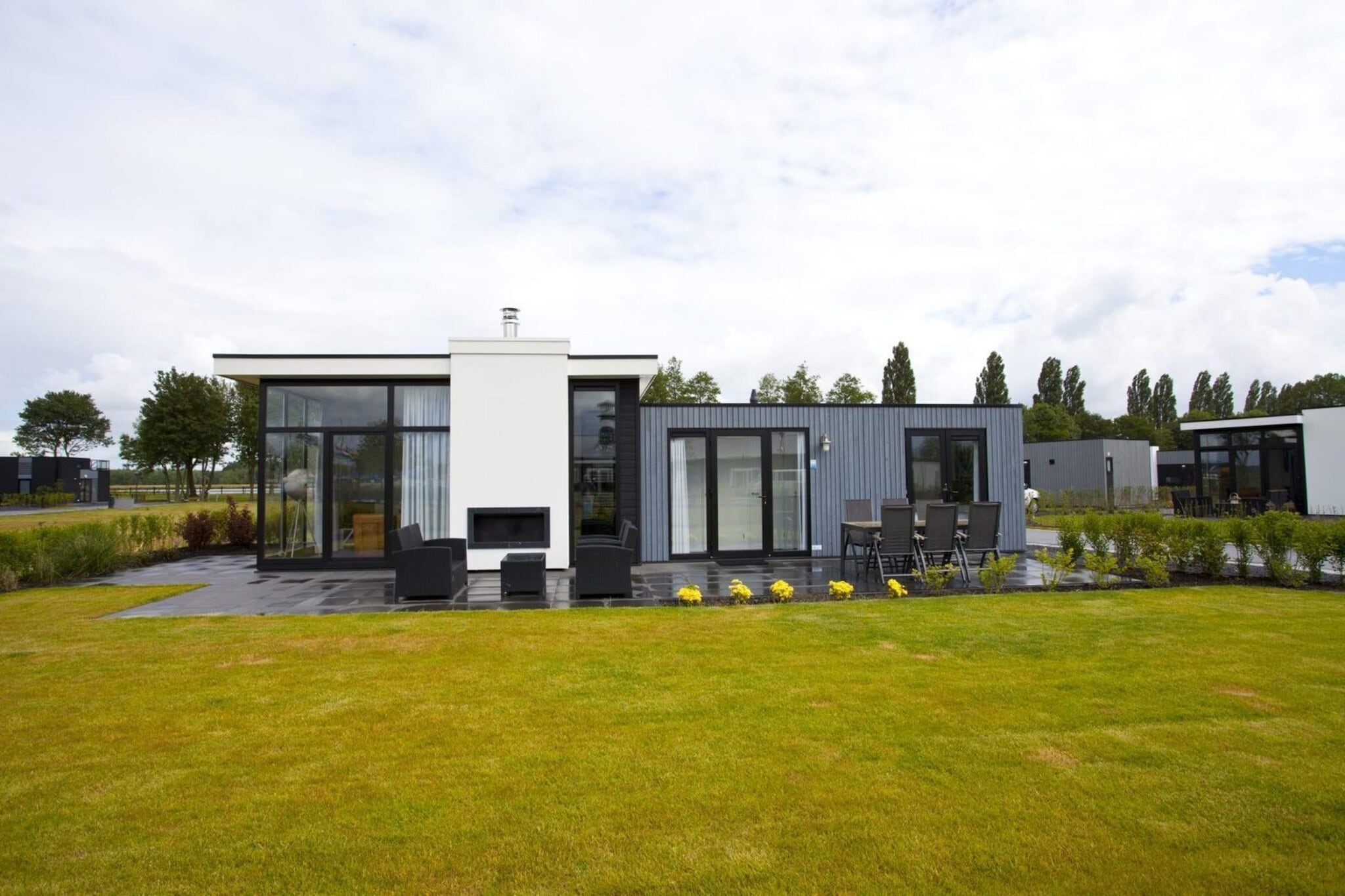 Cube Exclusif 4 - Exterior in summer