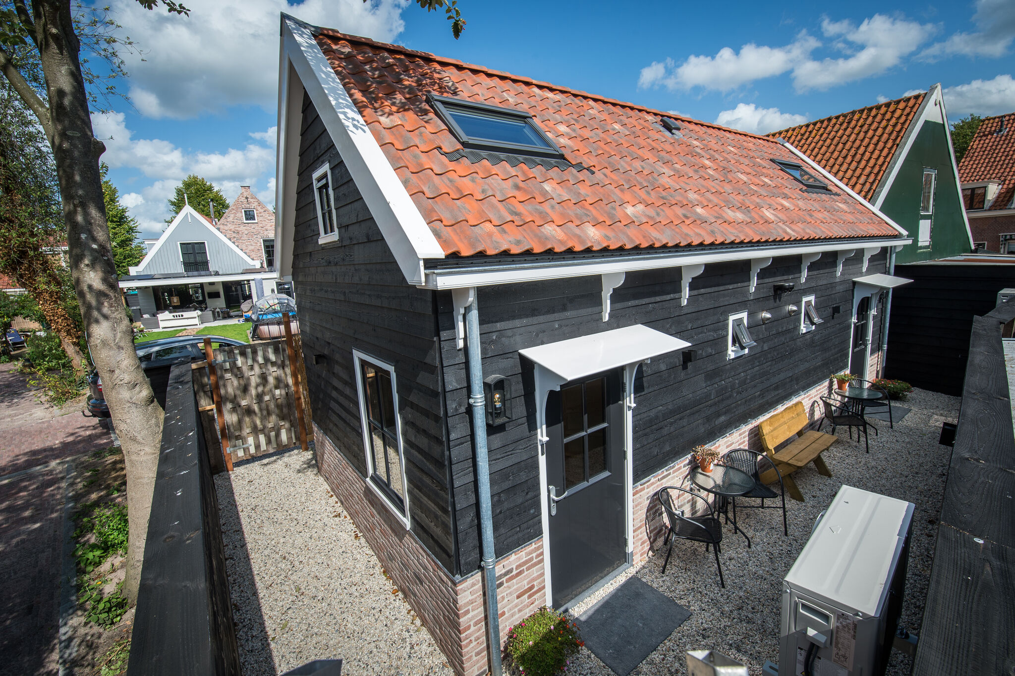 Welcoming chalet in the heart of Monnickendam with terrace