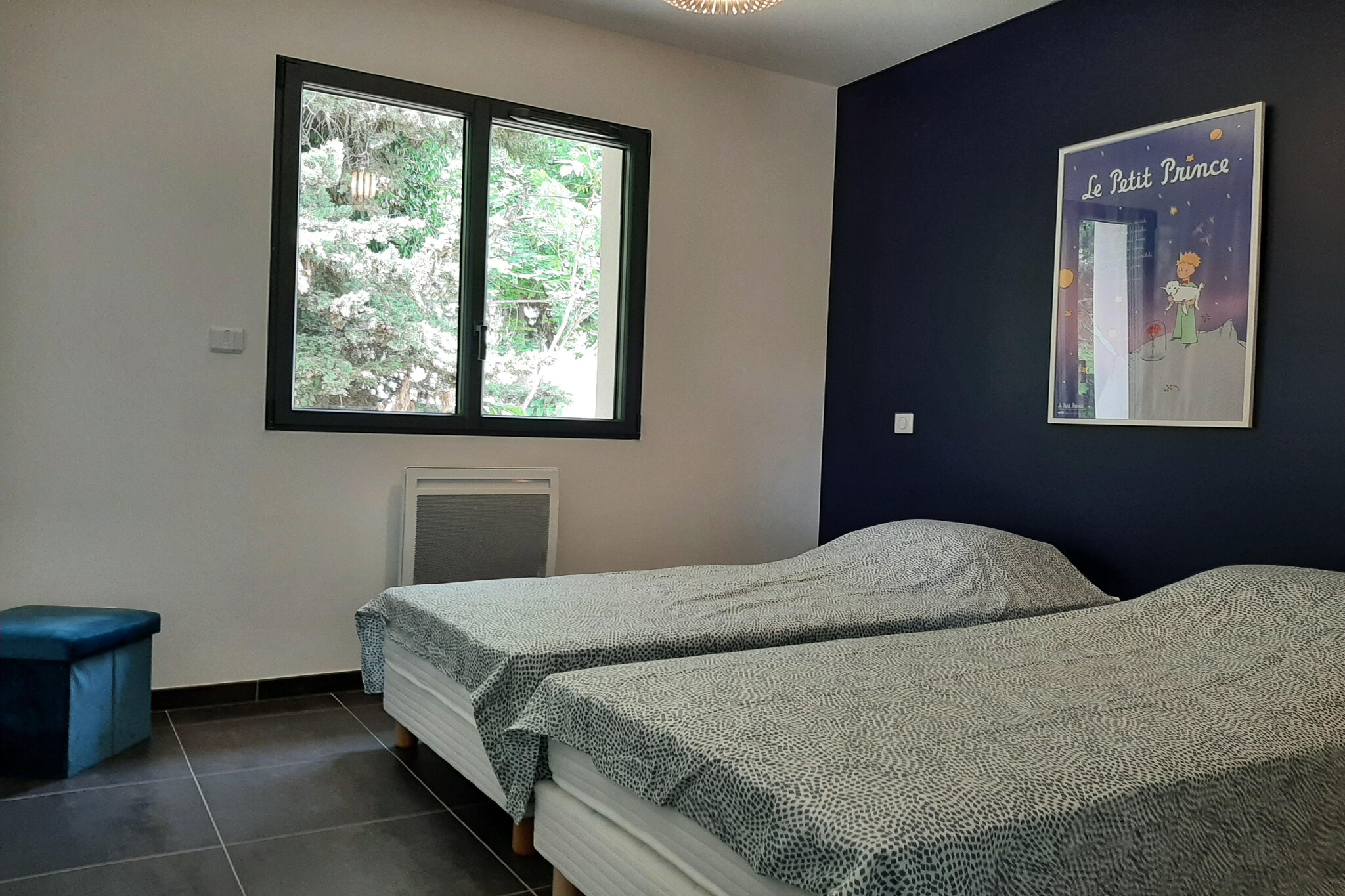 Ground floor: (Living room(TV, dining table, seating area, air conditioning), Kitchen(coffee machine, oven, microwave, dishwasher, fridge-freezer), bedroom(double bed(160 x 200 cm)), bedroom(double bed or 2 single beds), bedroom(double bed or 2 single beds), bathroom(bath tub, shower), toilet)\n\ngarage, terrace(private, 30 m2), garden, BBQ, swimming pool(private)