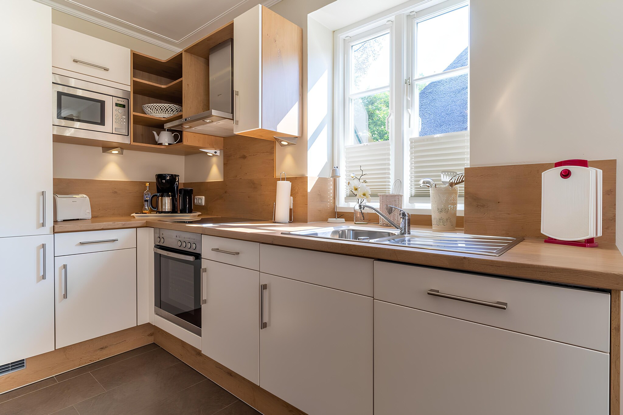 Ground floor: (Kitchen(toaster, cooker(4 ring stoves, ceramic), coffee machine, oven, microwave, dishwasher, fridge-freezer), Living/diningroom(TV, dining table, radio), bathroom(shower, washbasin, toilet), pantry(tumble dryer, washing machine))\n\nOn the 1st floor: (bedroom(double bed(180 x 200 cm)), bedroom(single bed(90 x 200 cm), single bed(90 x 200 cm)), bathroom(shower, washbasin, toilet))\n\nAttic: (bedroom(double bed(180 x 200 cm)))\n\nheating(gas), terrace, garden, garden furniture, BBQ(on request), parking, Garden shed, Laundry Package incl.