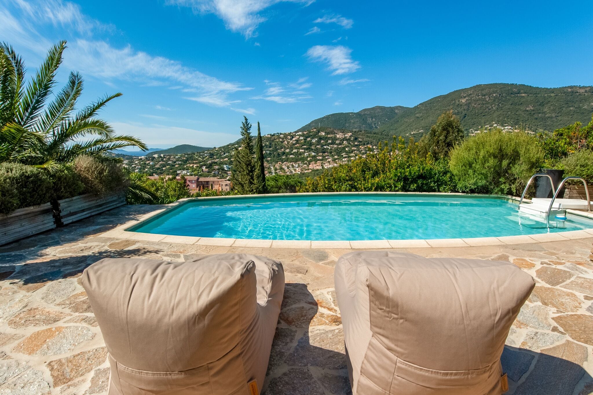Schöne Villa in Cavalaire sur Mer mit Swimmingpool