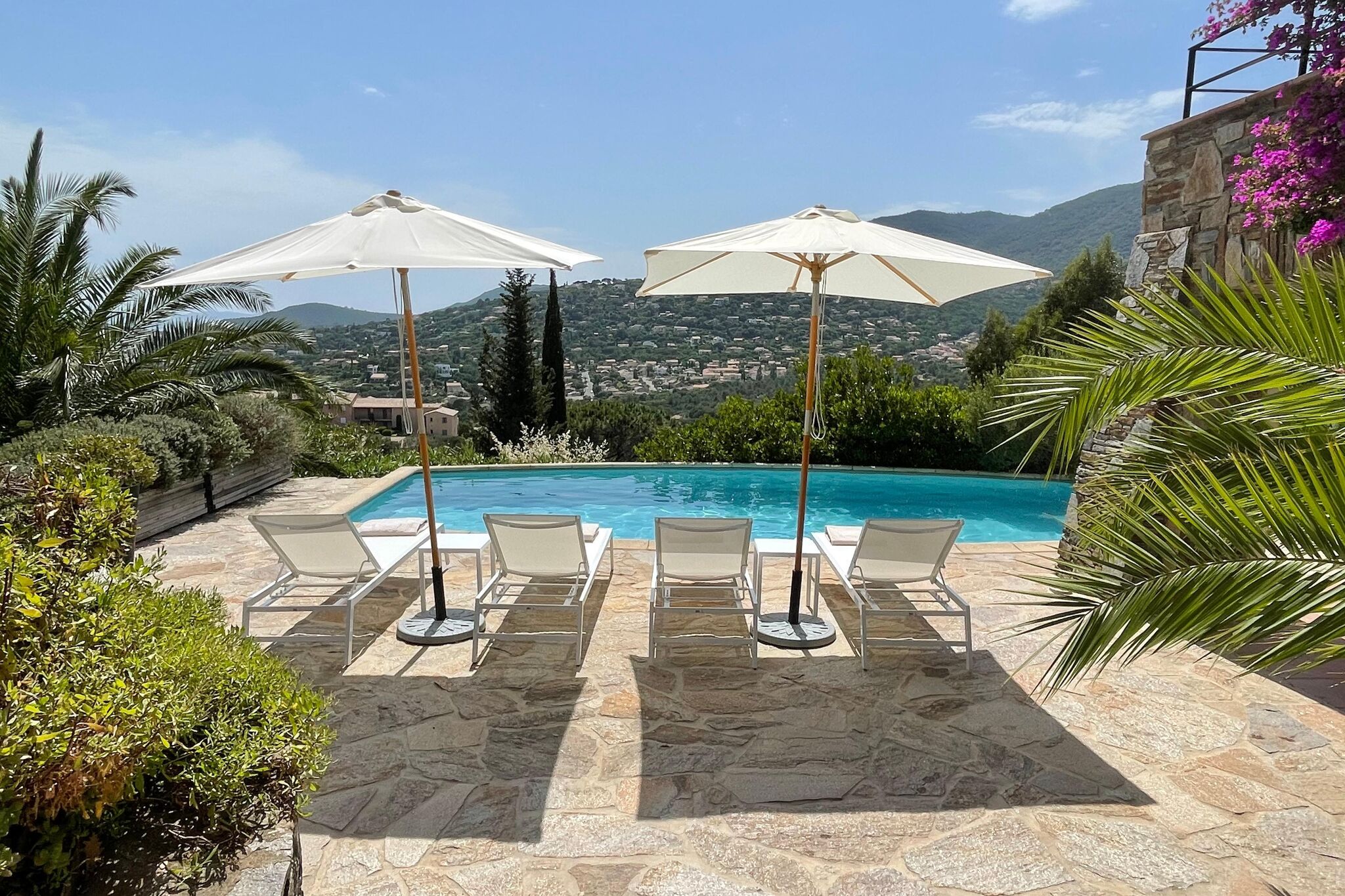 Sea-view Villa in Cavalaire sur Mer with Swimming Pool