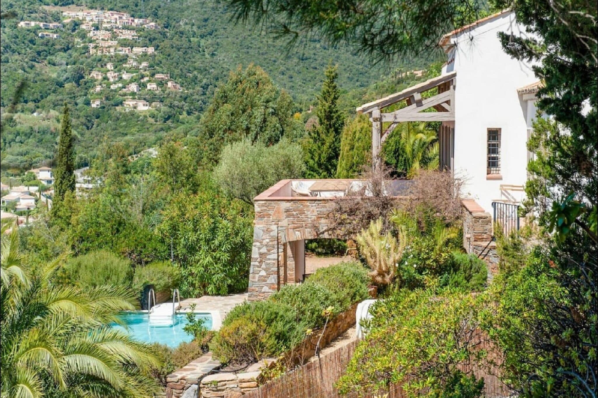 Sea-view Villa in Cavalaire sur Mer with Swimming Pool