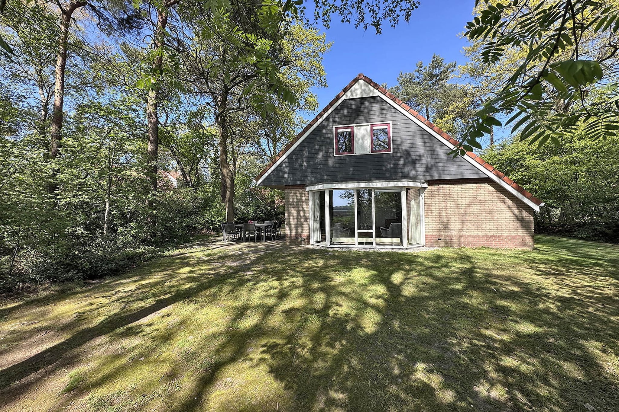 Buitenplaats Berg en Bos nummer 4 - Buitenkant zomer