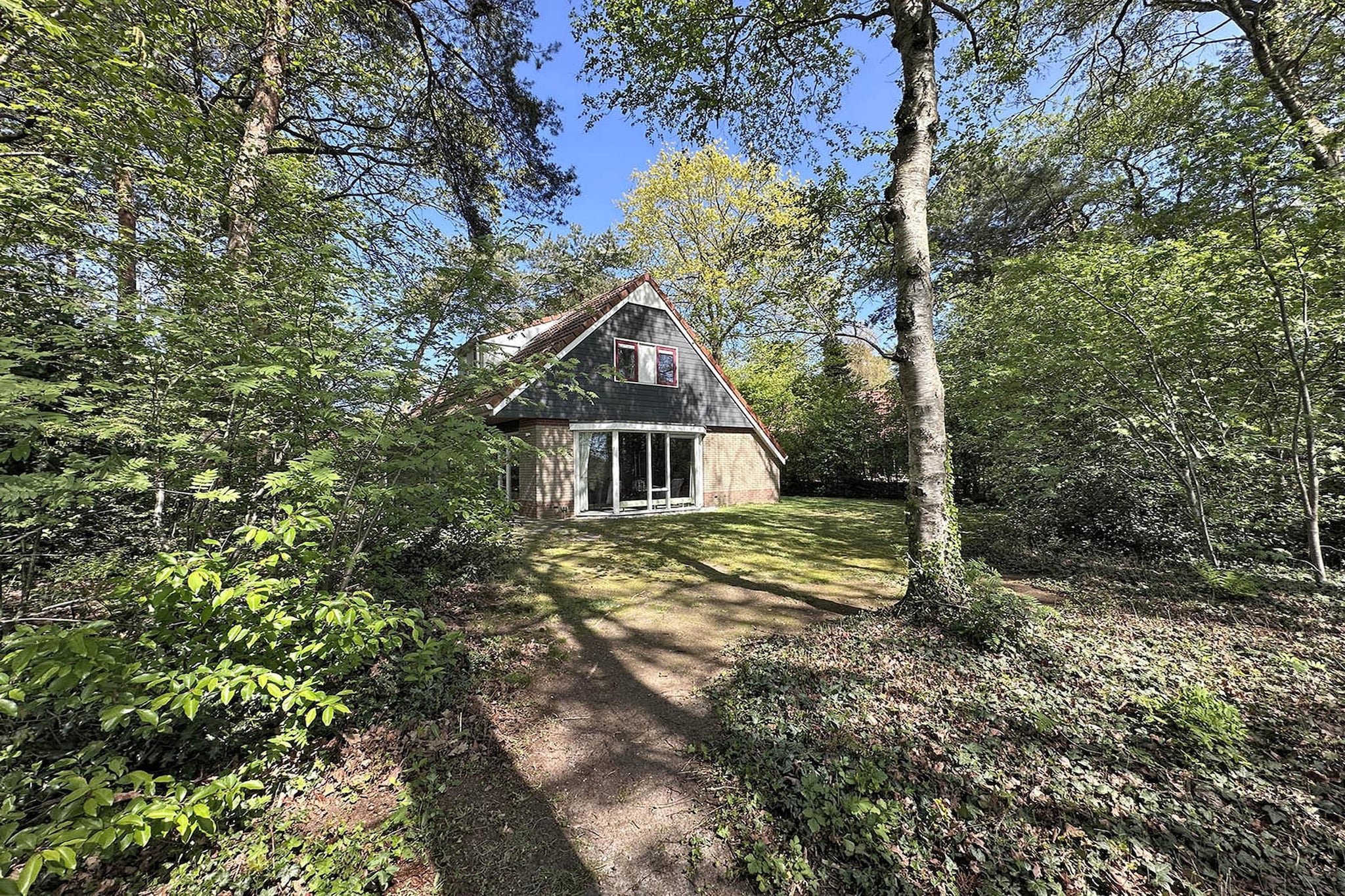 Buitenplaats Berg en Bos nummer 4 - Buitenkant zomer