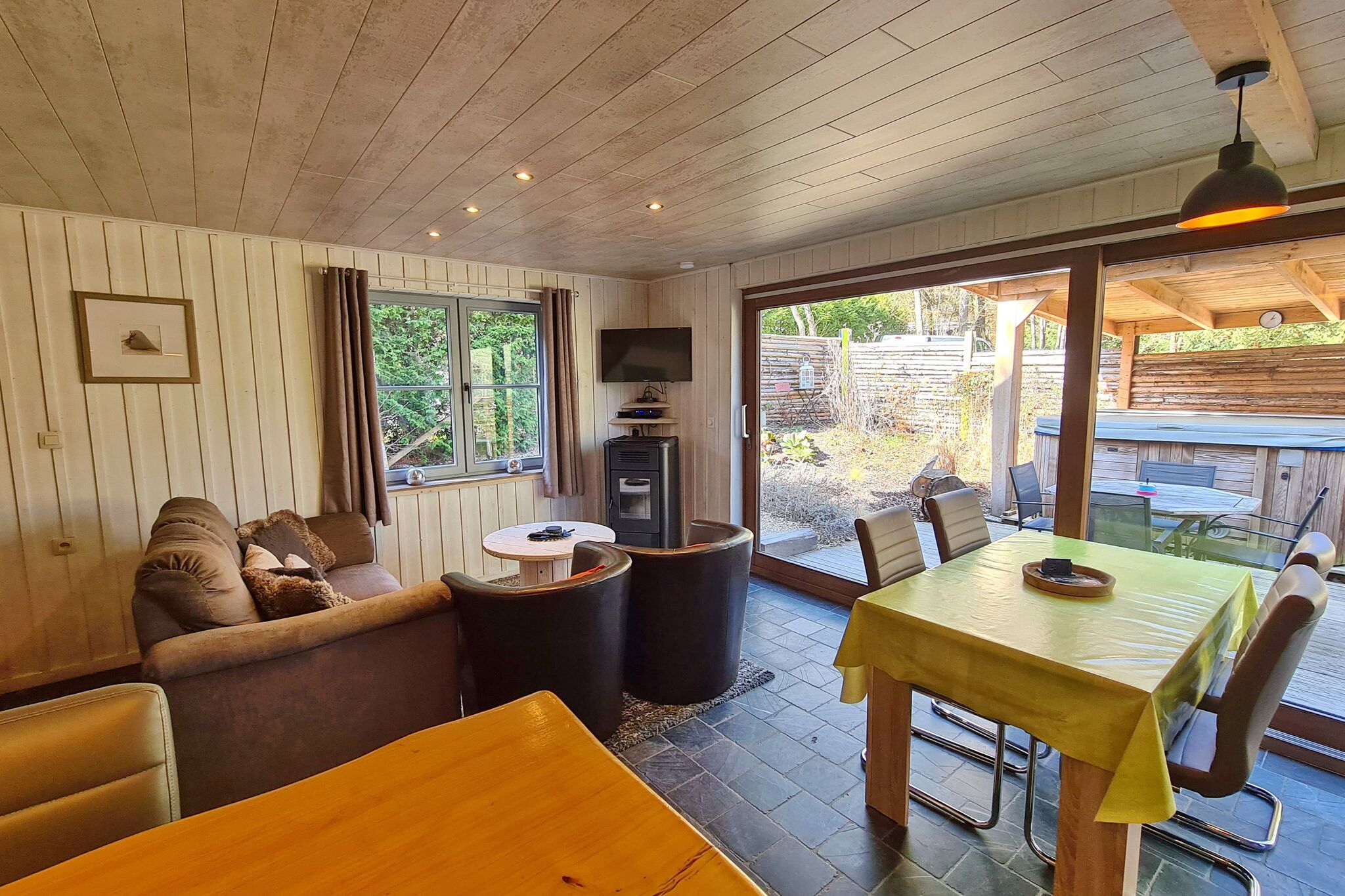 Chalet 4 pax 15 minutes from Durbuy with hot tub