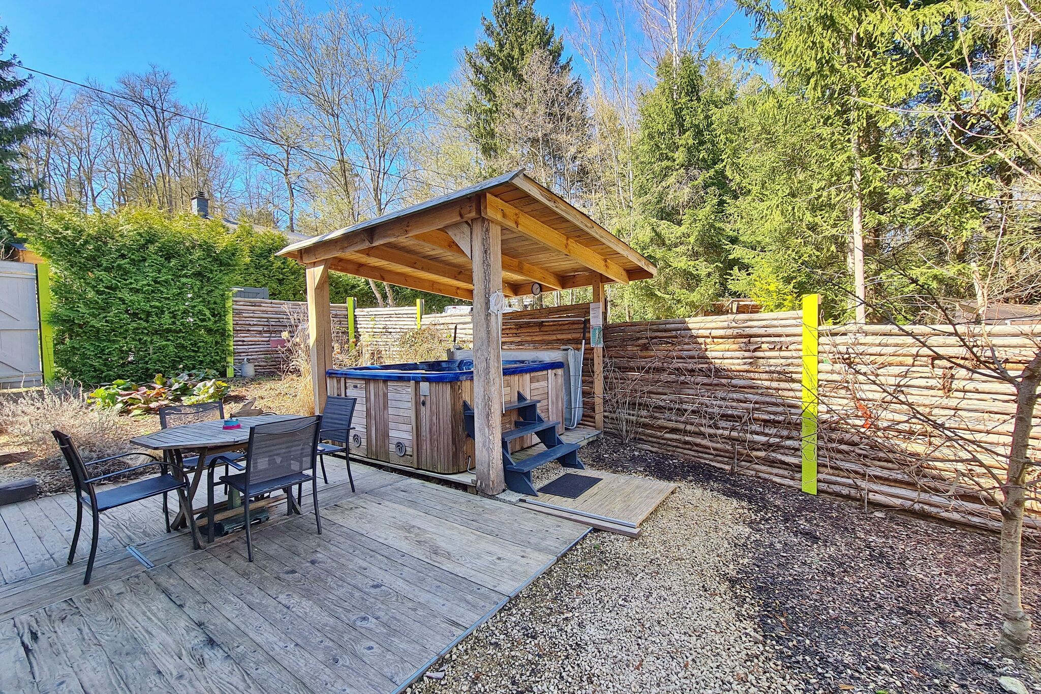 Chalet 4 pax 15 minutes from Durbuy with hot tub