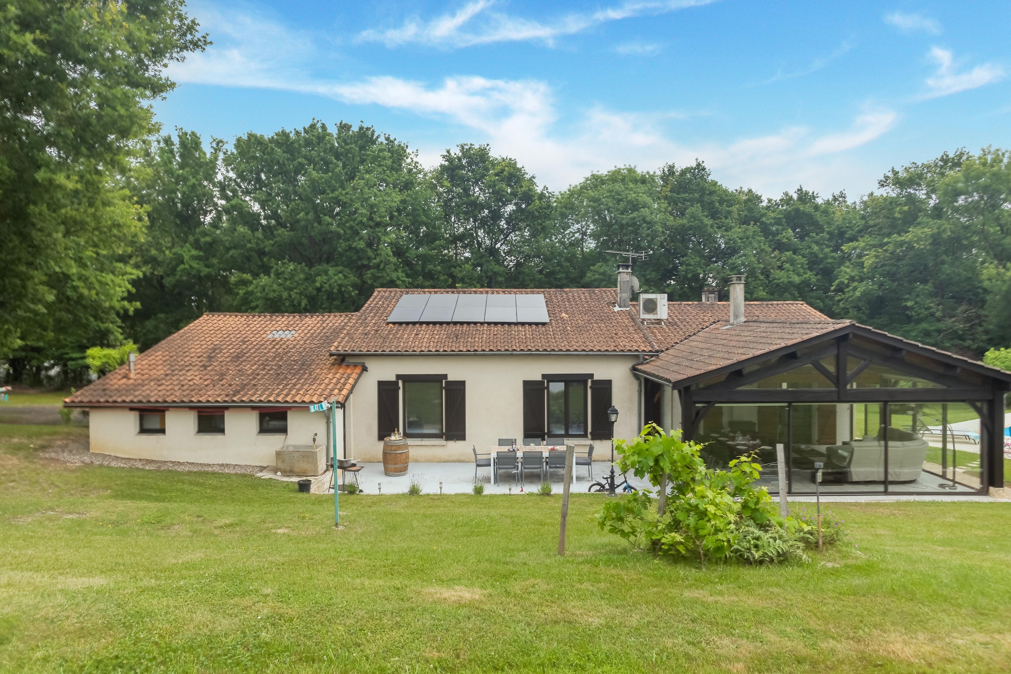 Grande villa au calme avec piscine extérieure couverte