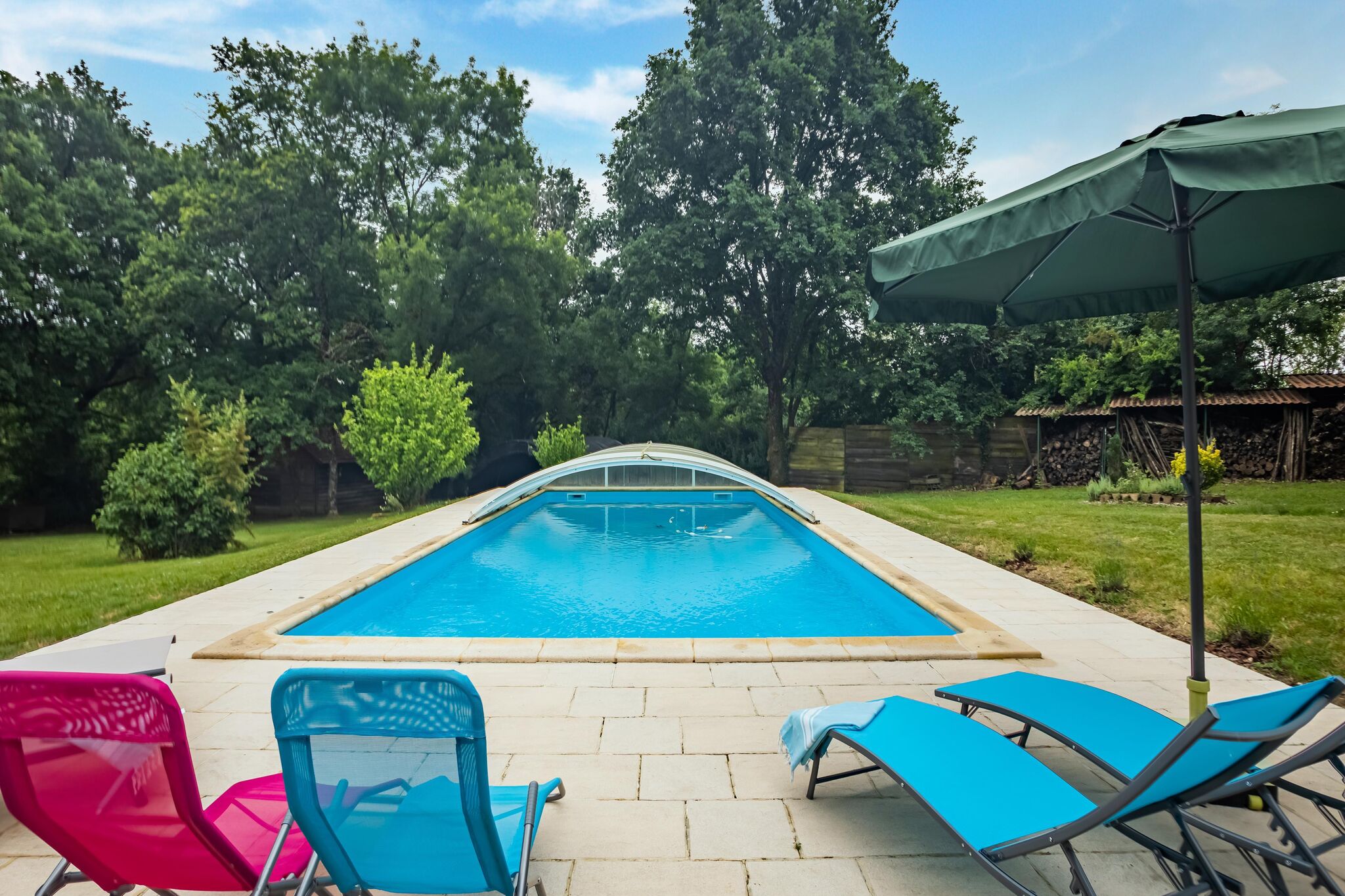 Grote villa in Villeneuve-sur-Lot met overdekt zwembad