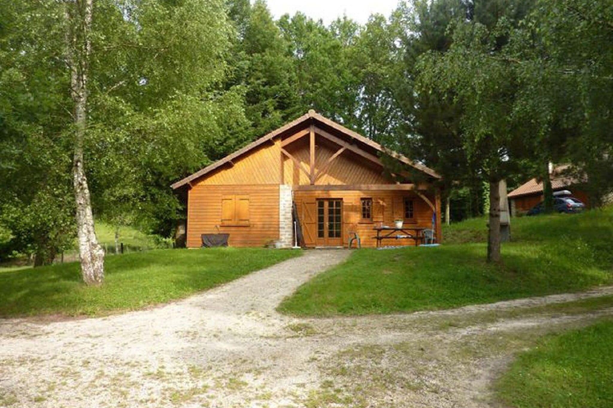 Maison de vacances confortable à Cussac avec terrasse privée, barbecue