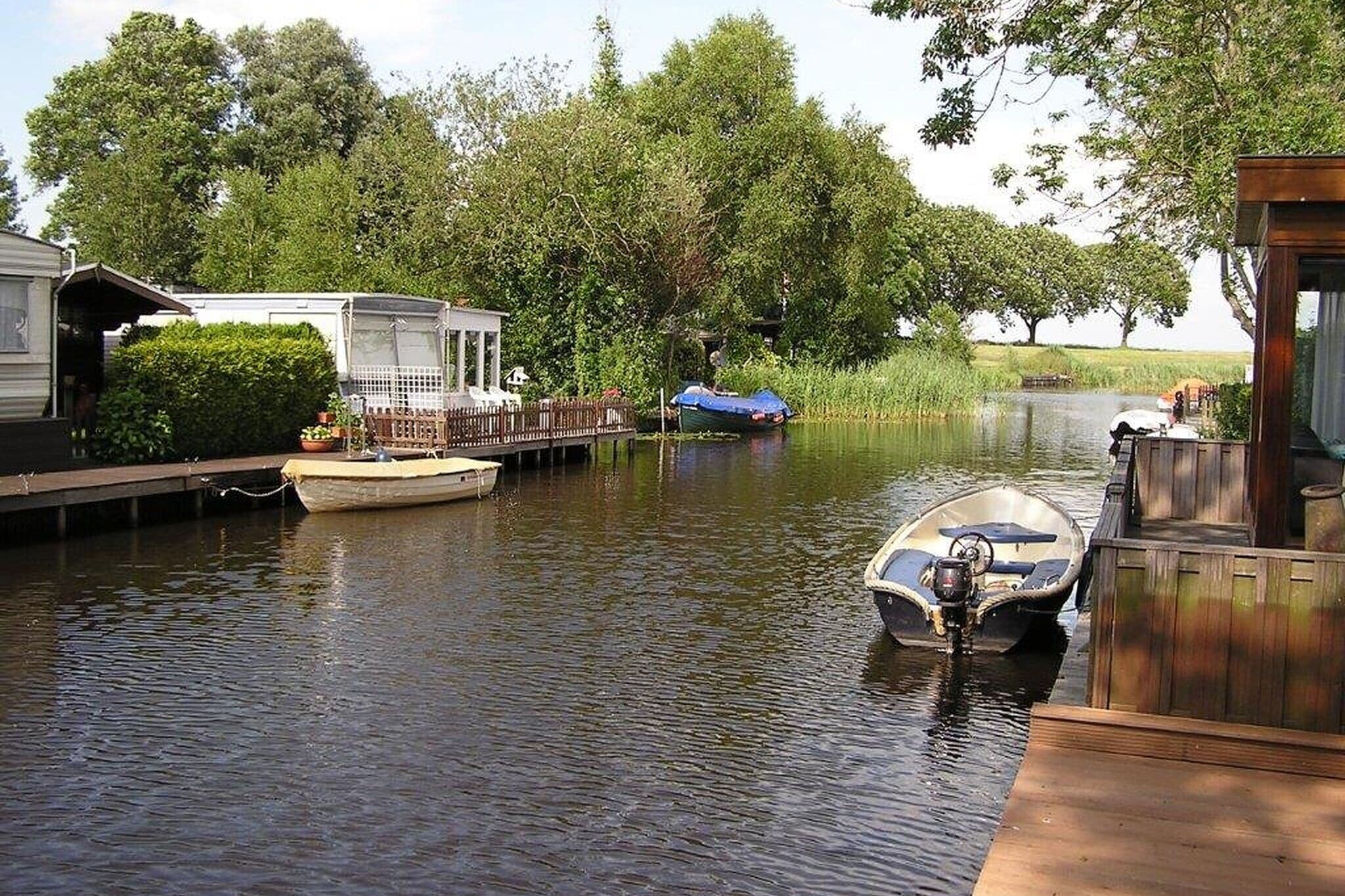 Schönes Ferienhaus mit Boot und Anlegesteg