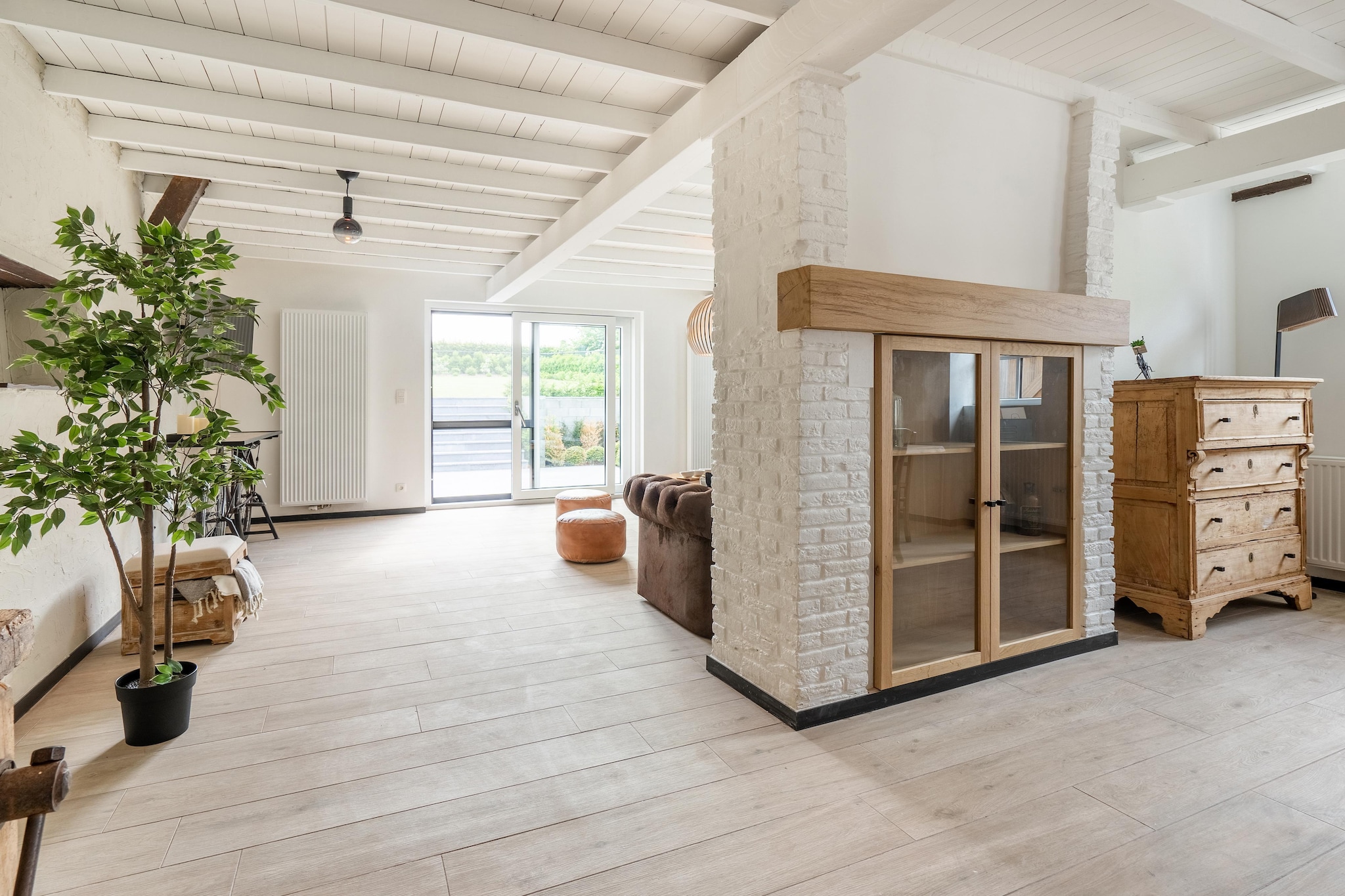 Ground floor: (Entrance, Living room(TV, seating area), dining room(dining table), Kitchen(coffee machine, oven, microwave, dishwasher, fridge), bathroom(shower, washbasin), toilet(toilet), pantry(tumble dryer, washing machine), storage)\n\nOn the 1st floor: (bedroom(double bed), bedroom(double bed), bedroom(single bed, 3-person bunk bed, double bed or 2 single beds), bathroom(shower), toilet(toilet))\n\ngarage, terrace, garden(private, fenced), BBQ, Charging post for electric cars