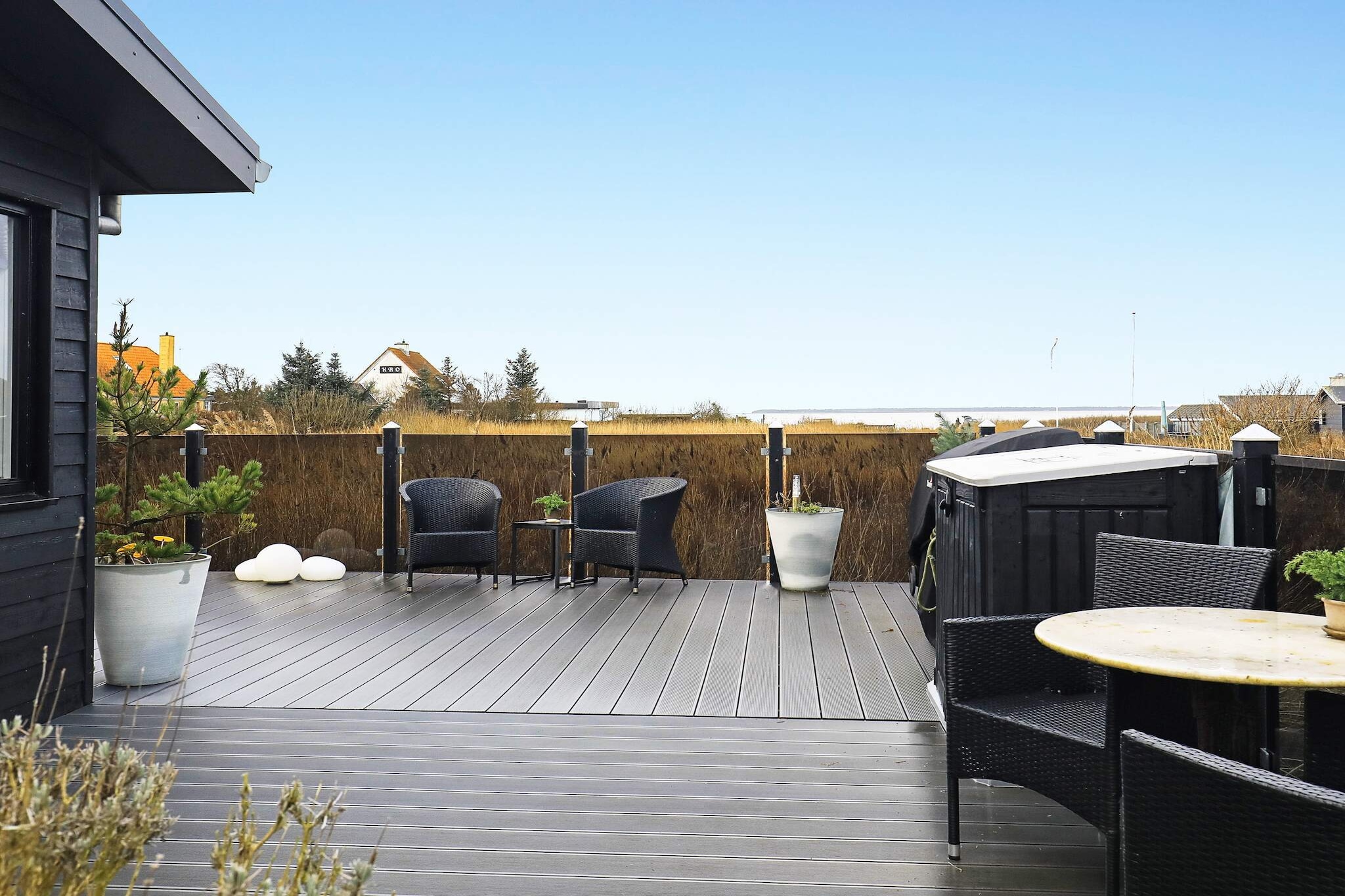 Kitchen(cooker(4 ring stoves, gas), coffee machine, dishwasher, fridge-freezer), Living/bed room(TV(german television channels, danish TV channels (DR1 and TV2))), bedroom(double bed), bedroom(single bed), bathroom(tumble dryer, washbasin, shower, toilet, washing machine), Bubble bath(outside, 5 persons), heating(electric), terrace, geothermal energy