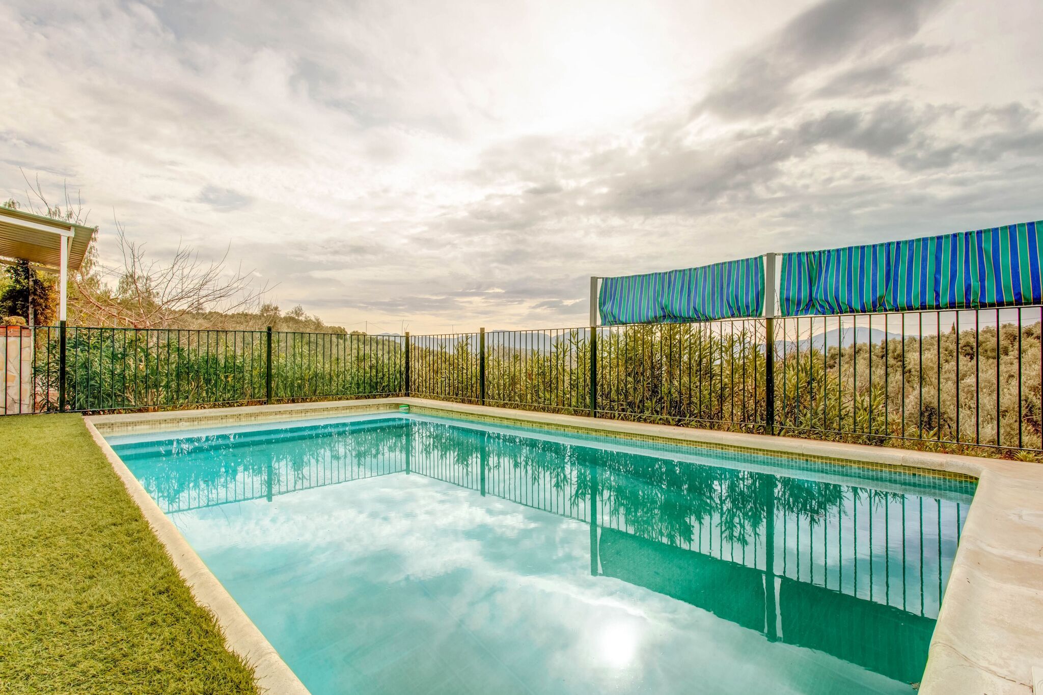 Inviting holiday home in Villanueva de Tapia with pool