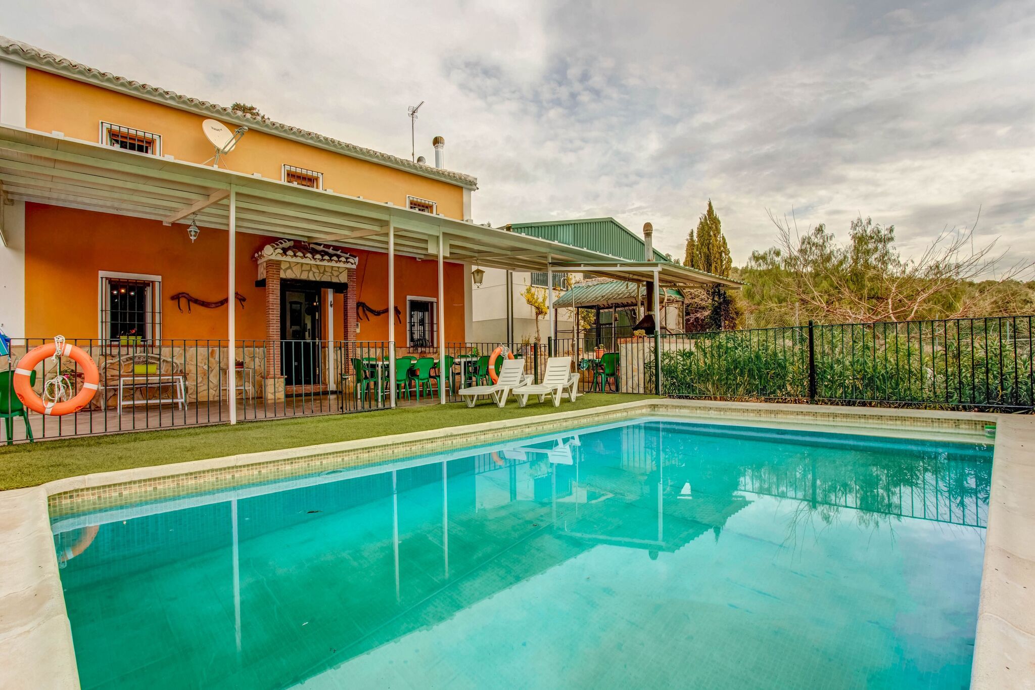 Inviting holiday home in Villanueva de Tapia with pool