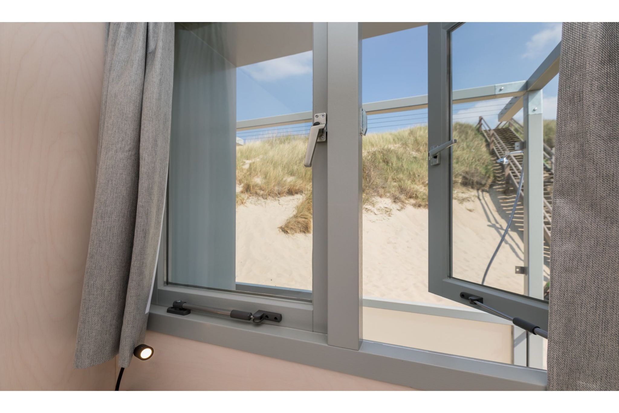 Slaapstrandhuisje - Strand dishoek 68  Dishoek-View in summer