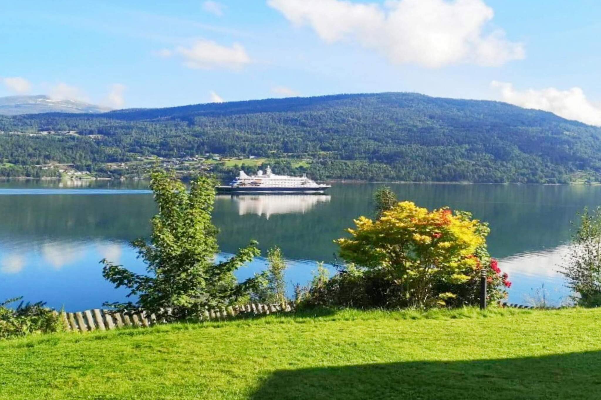 8 person holiday home in Innvik-By Traum