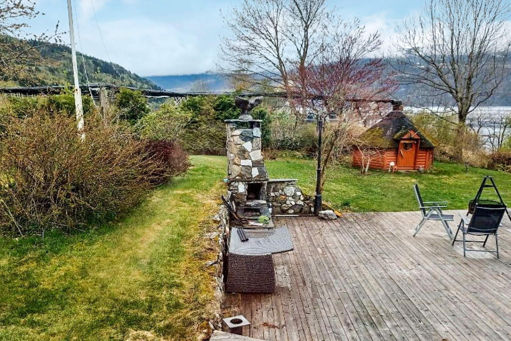 Internet Access DSL, Kitchen(cooker(electric), hood, coffee machine(filter), waffle iron, microwave, dishwasher, fridge, freezer(200-249L), tumble dryer, washing machine, high chair), Living/bed room(33 m2)(TV(norvegian TV channels ), radio), Living/bed room, bedroom(double bed), bedroom(double bed), bedroom(2x single bed), bedroom(2x single bed), bathroom(floor heating)(bathtub or shower, washbasin, toilet), heating(electric), garden, garden furniture, BBQ, parking