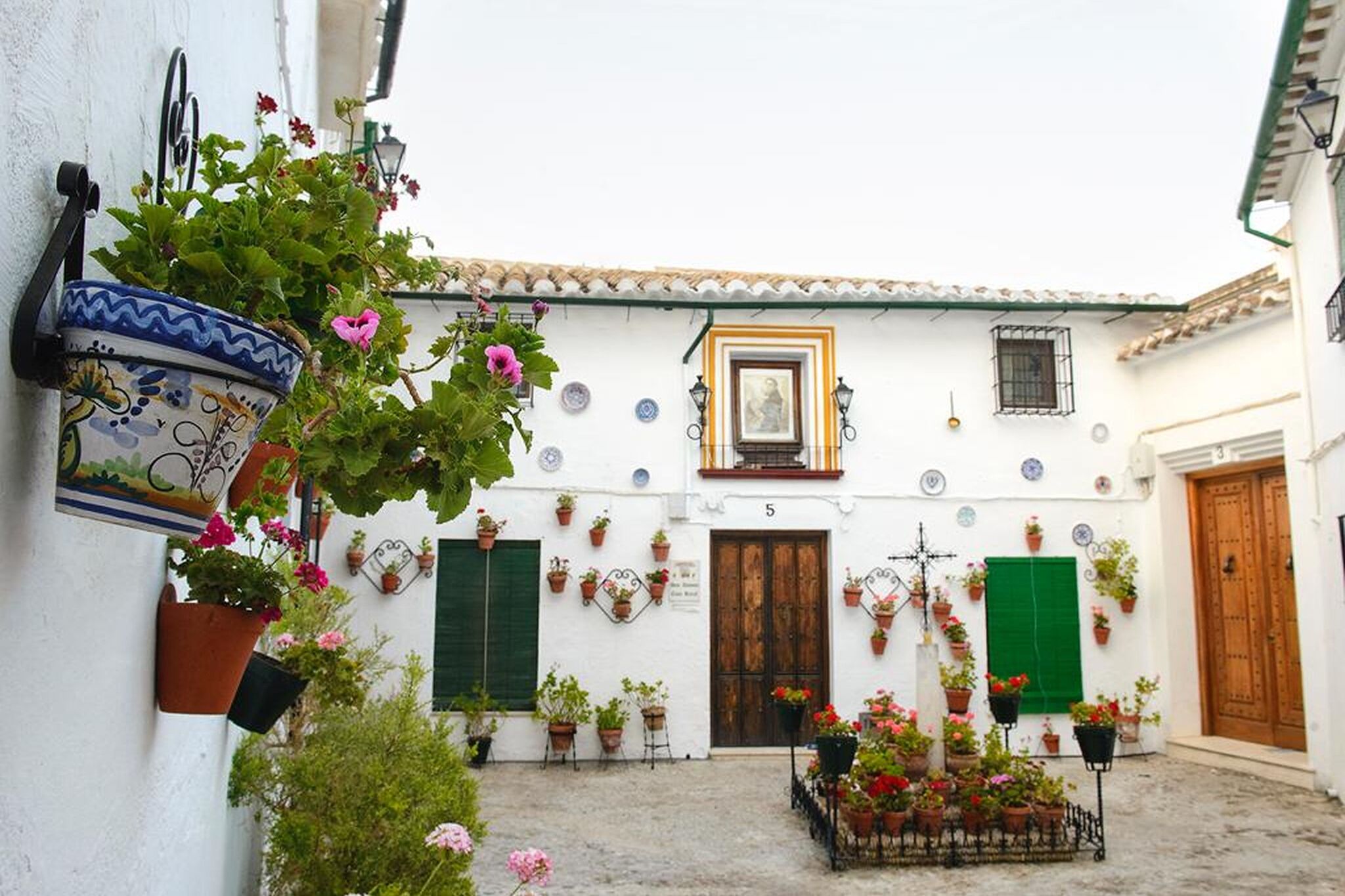 Bella Julietta, umgeben von andalusischen Innenhöfen