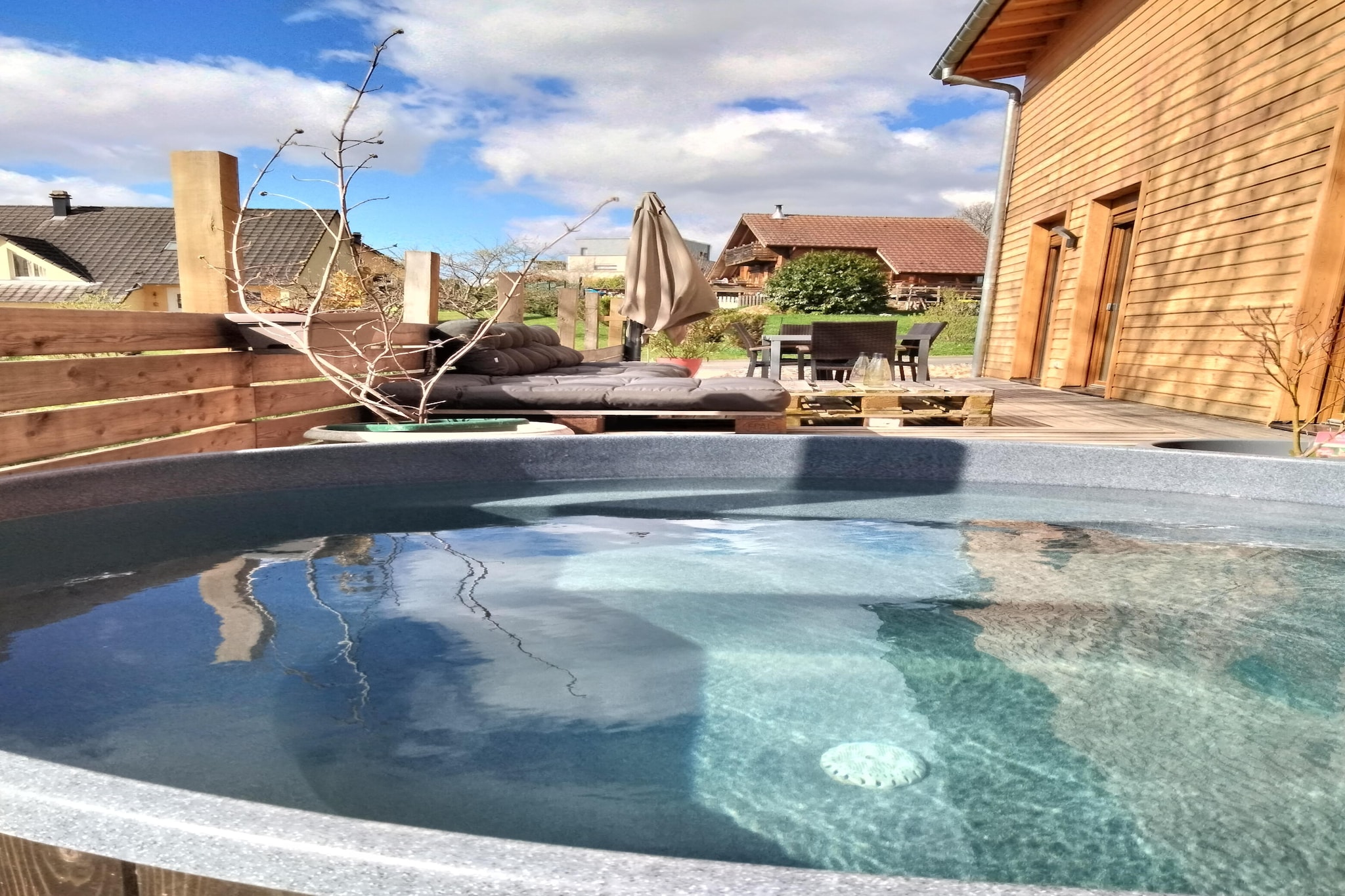 Located in the peaceful village of Wintersbourg, this charming holiday home offers a cozy retreat for families looking to unwind in the heart of Alsace-Lorraine. Enjoy breakfast on the sunny terrace, explore nearby trails, or relax in the attractive garden with a drink in hand.
Inside, the home features a fully equipped kitchen with a Nespresso machine, a dining table for six, and a comfortable living room with a flat-screen TV. A highlight is the Finnish spa/hot tub, available on-site for €100 per stay, perfect for unwinding after a day of adventure. Electricity charges apply only for excess consumption or electric car charging. Private parking is available, and the home is designed for comfort and relaxation in a natural setting.
The region offers rich excursions: visit Dabo Rock, Lutzelbourg Castle, and the Zoo Sainte-Croix, or take scenic walks through the Donon Pass and the Sarrebourg countryside.
Whether you're exploring castles or soaking in the spa, this Wintersbourg retreat offers a memorable and rejuvenating stay