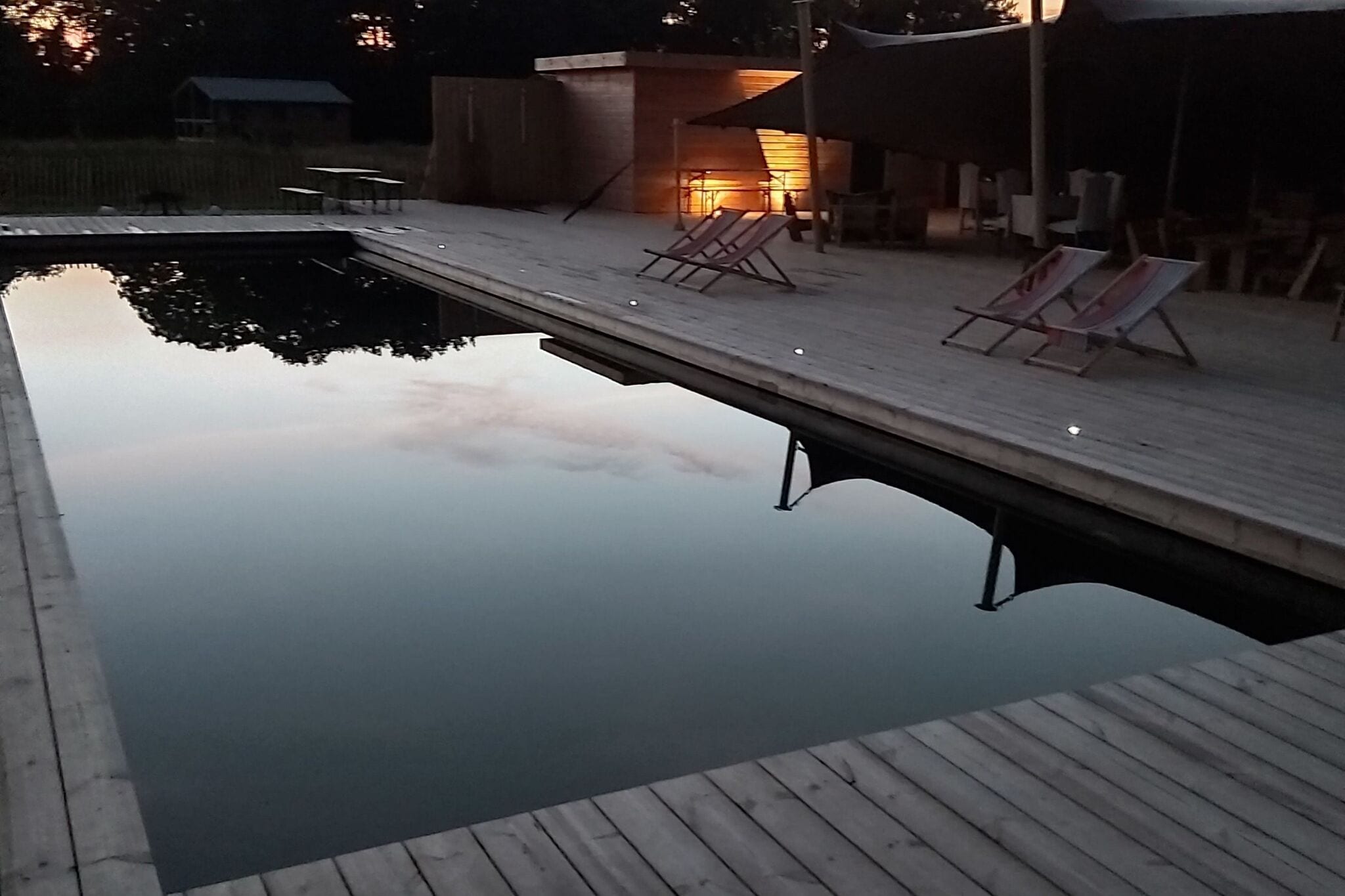 Prachtige ecolodge in Ploemel met een gedeeld zwembad