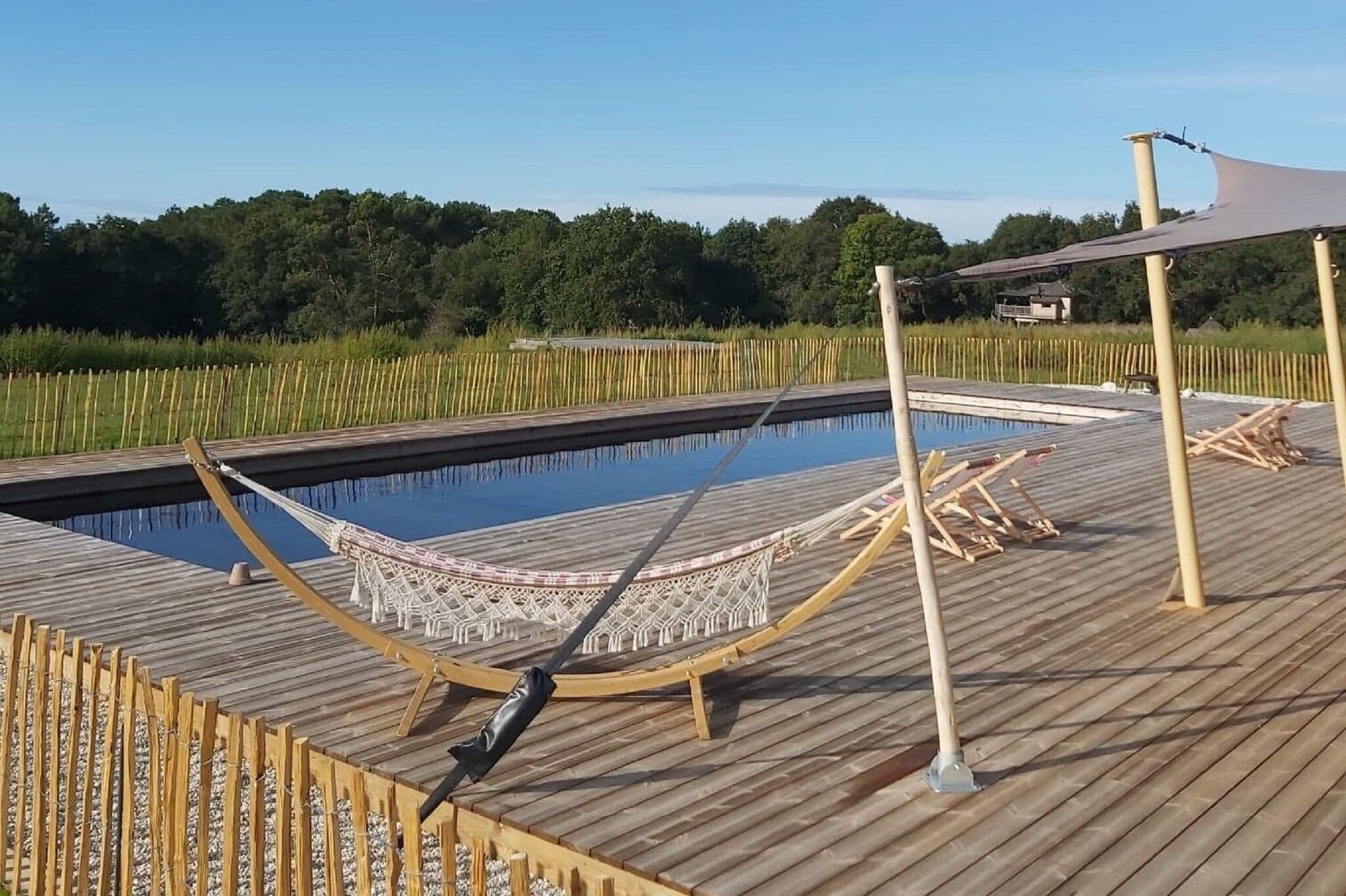 Mooie ecolodge in Ploemel met een gedeeld zwembad